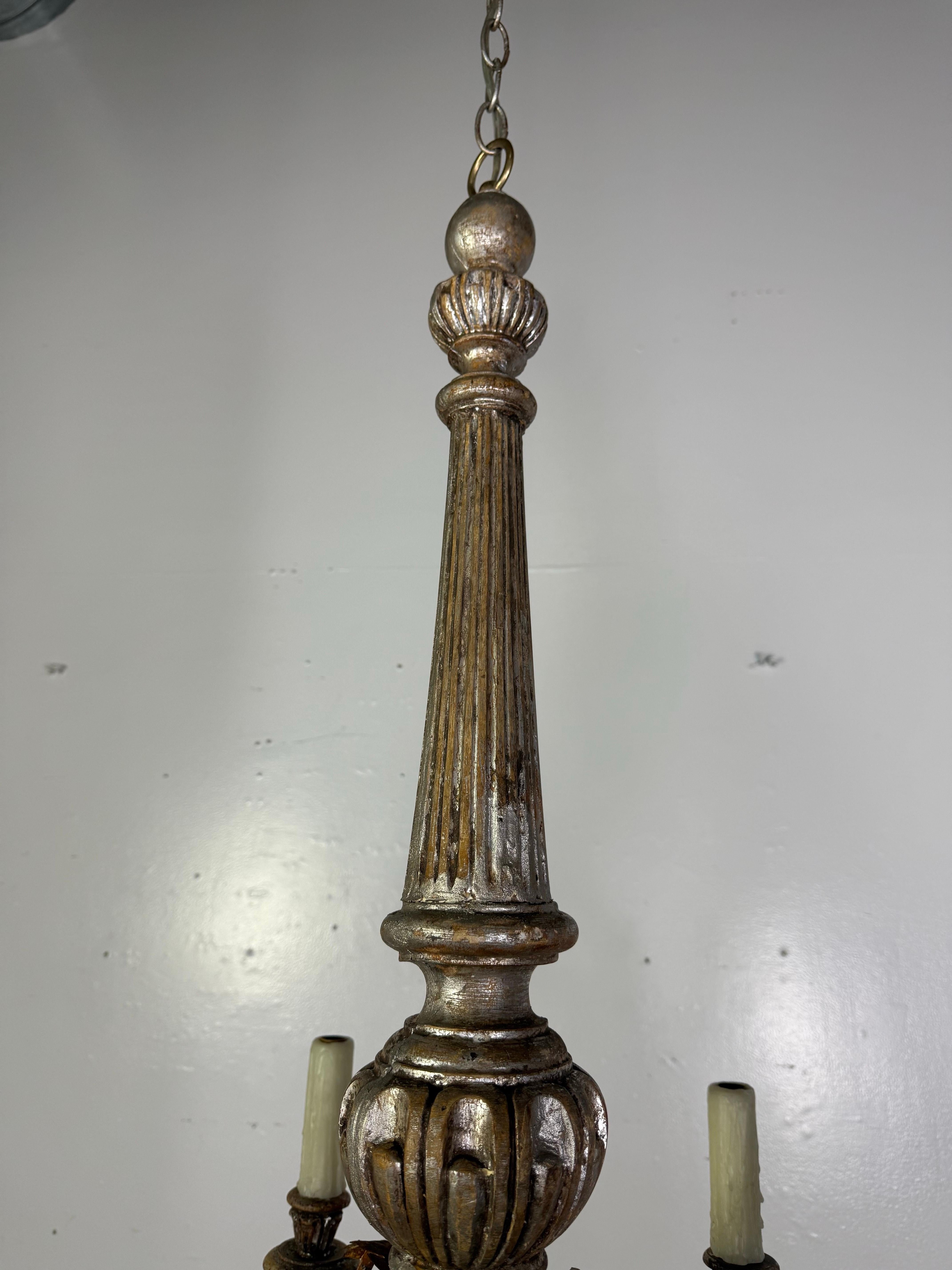 Argentato Lampadario italiano a sei luci in legno e ferro argentato in vendita