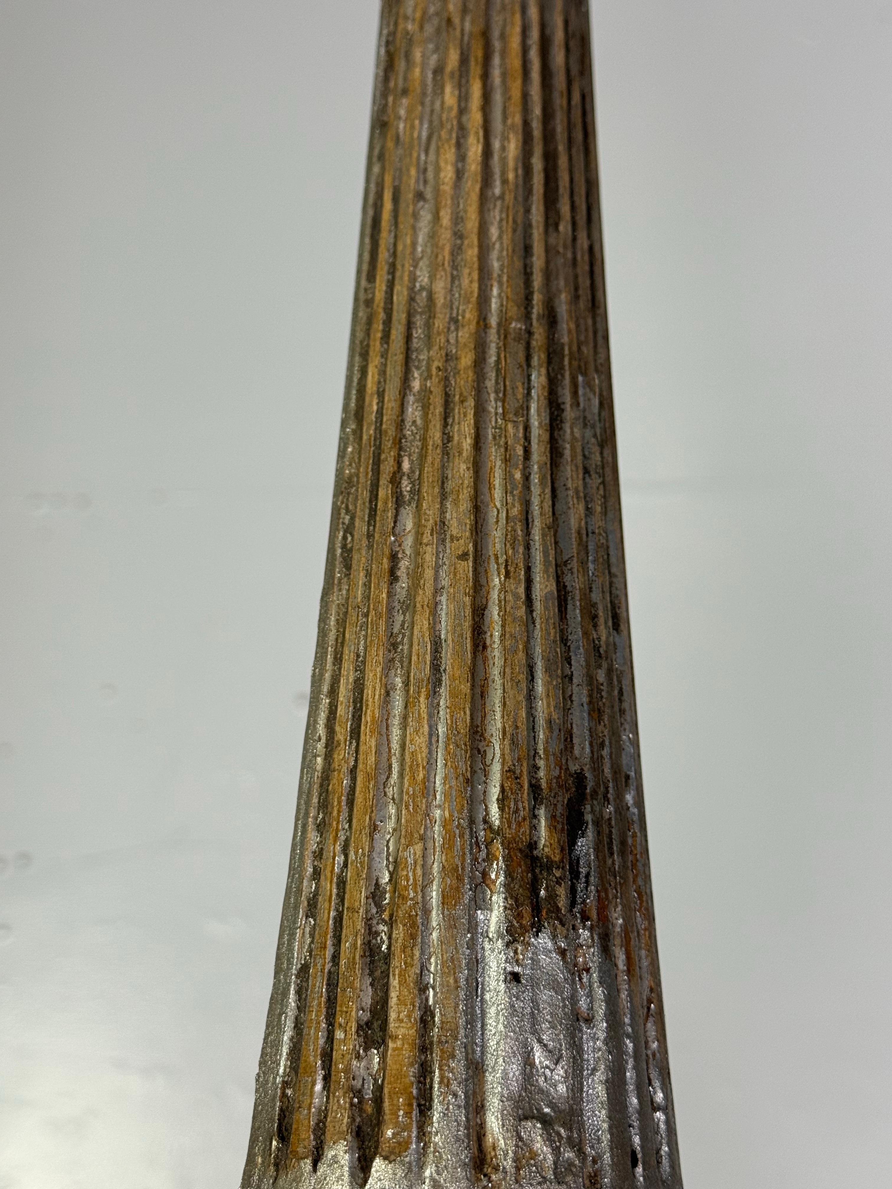 Lampadario italiano a sei luci in legno e ferro argentato In condizioni deteriorate in vendita a Los Angeles, CA