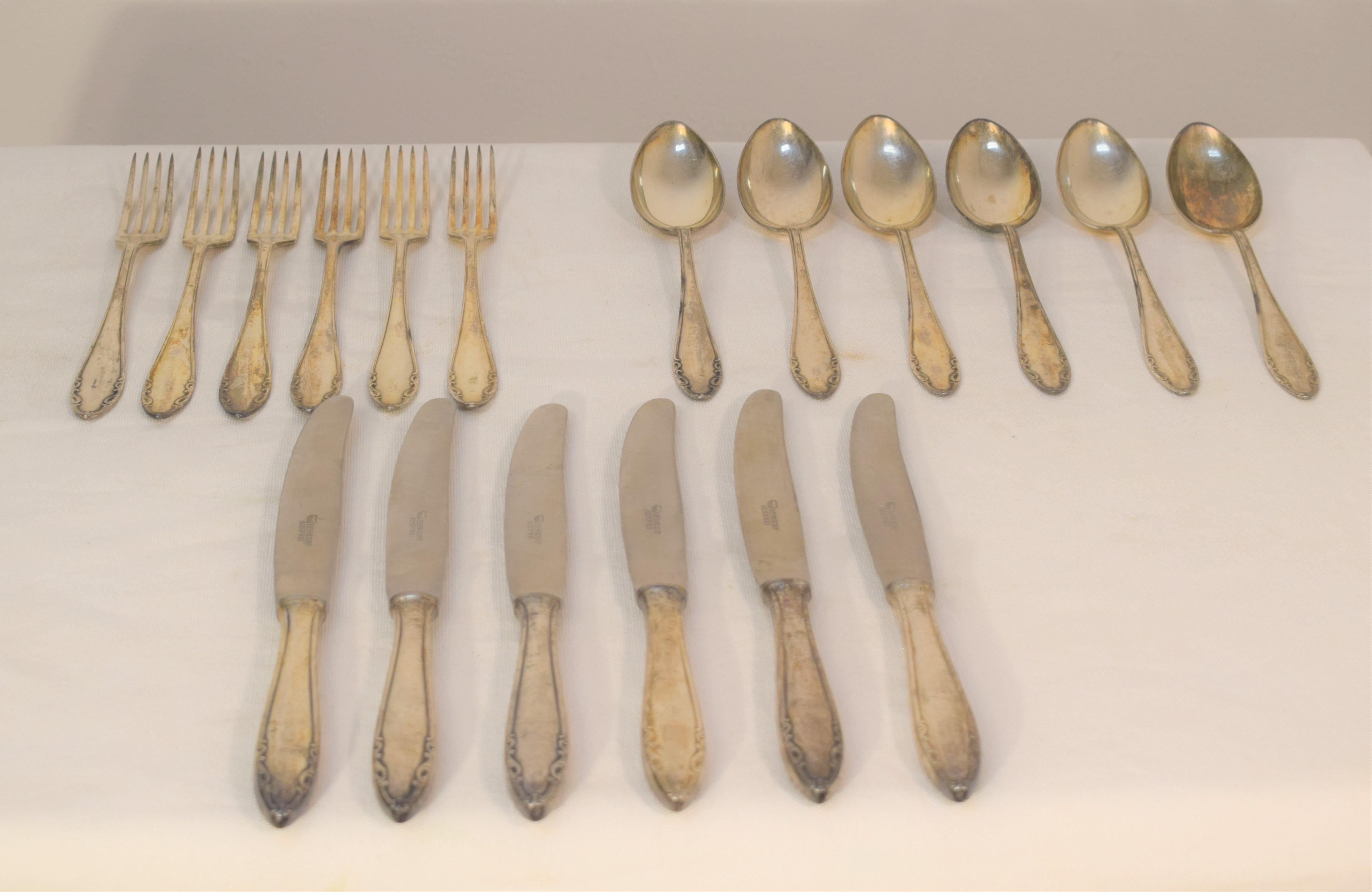 Italian silverware by Krupp Berndorf, 1950s
Dimensions: 
forks 2x1x22 cm.
knives 2,5x1x25 cm.
spoons 2x4x22 cm.