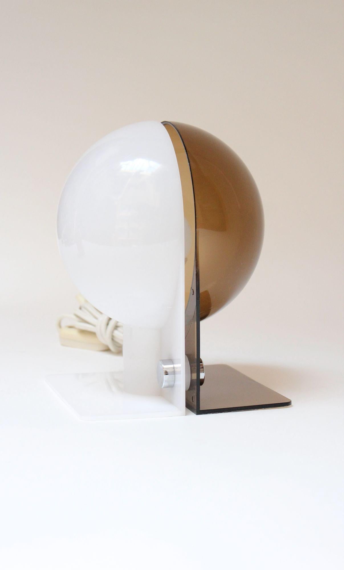 Molded Italian 'Sirio' Table Lamp by Sergio Brazzoli & Ermanno Lampa for Guzzini For Sale