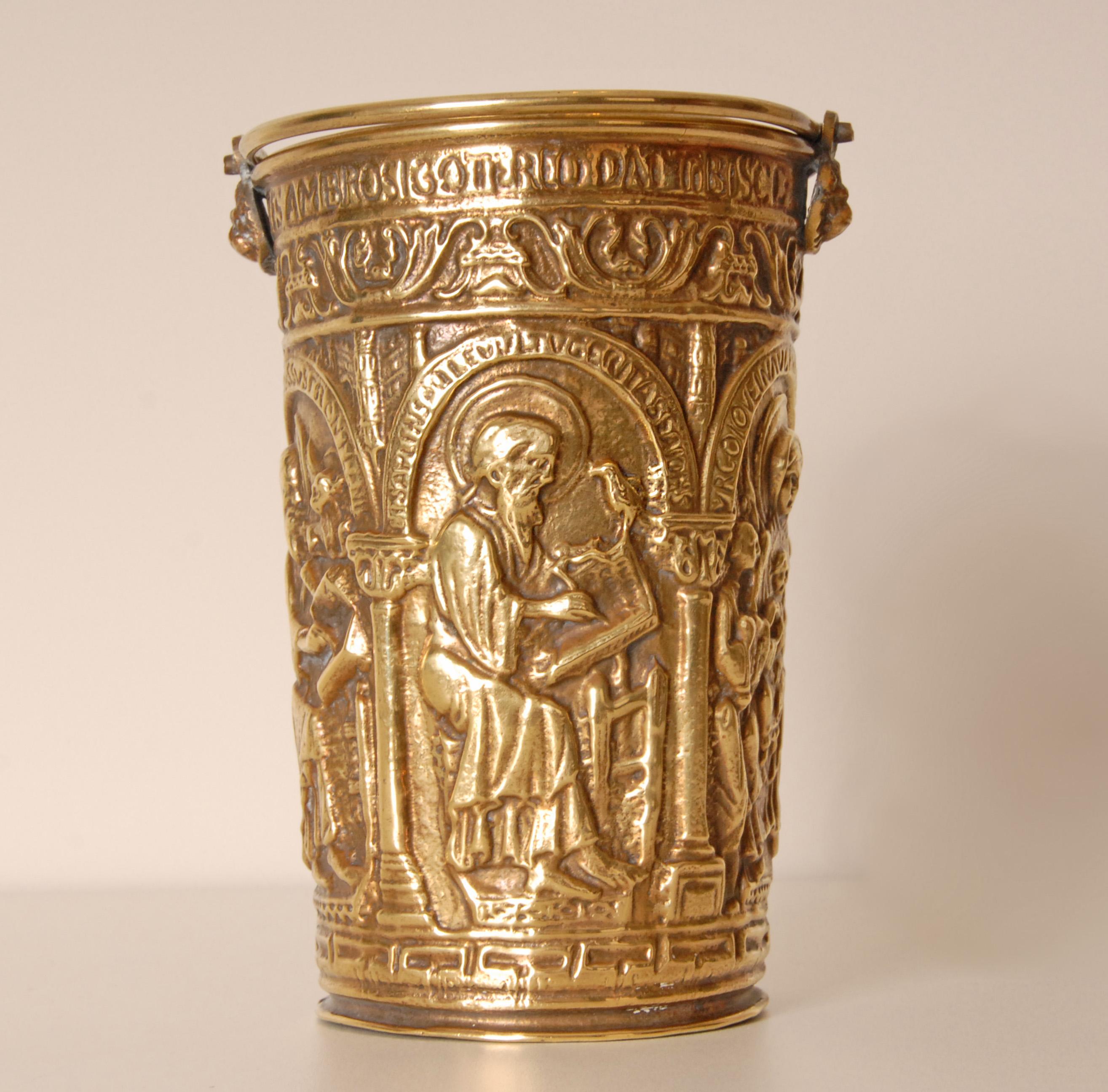 Italiano Acquasantiera italiana Situla del XVIII secolo in ottone e zinco in vendita