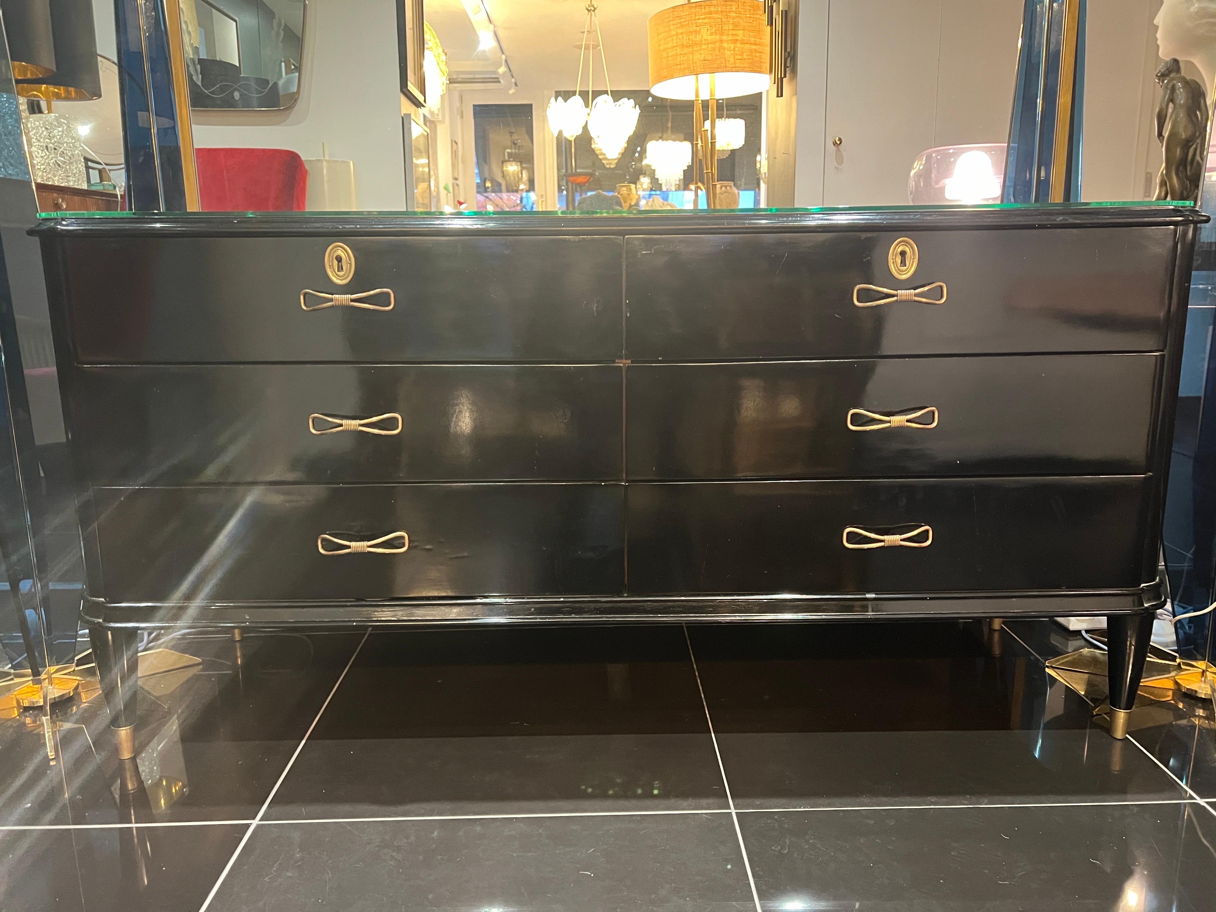Italian six drawers black lacquer with brass handles commode  For Sale 2