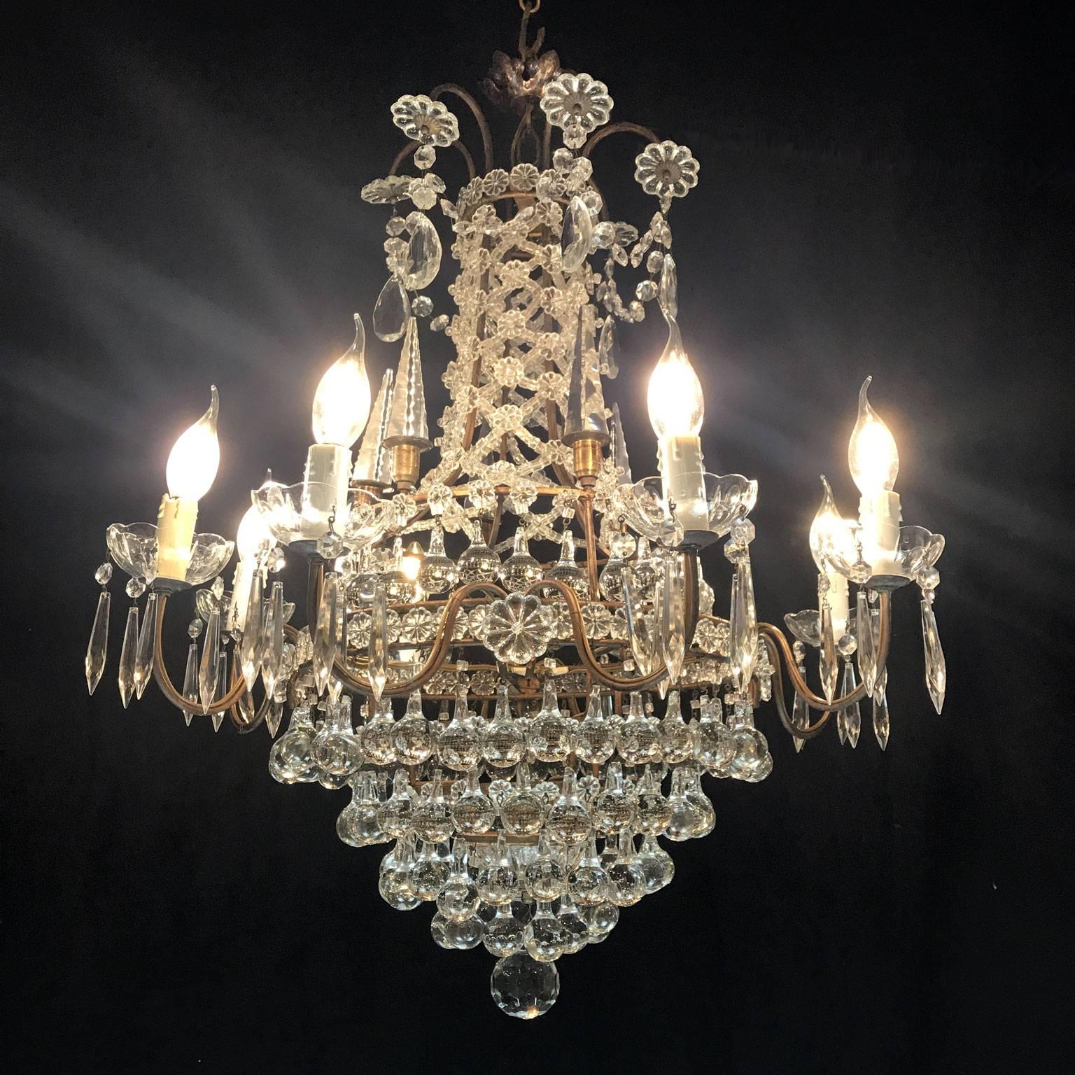 An original six-light crystal chandelier, circular bronze structure, in good condition, with working wiring. Italian origin, it comes from a Milanese private palazzo.

The circular bronze structure in the lower part consists of five circular rings,