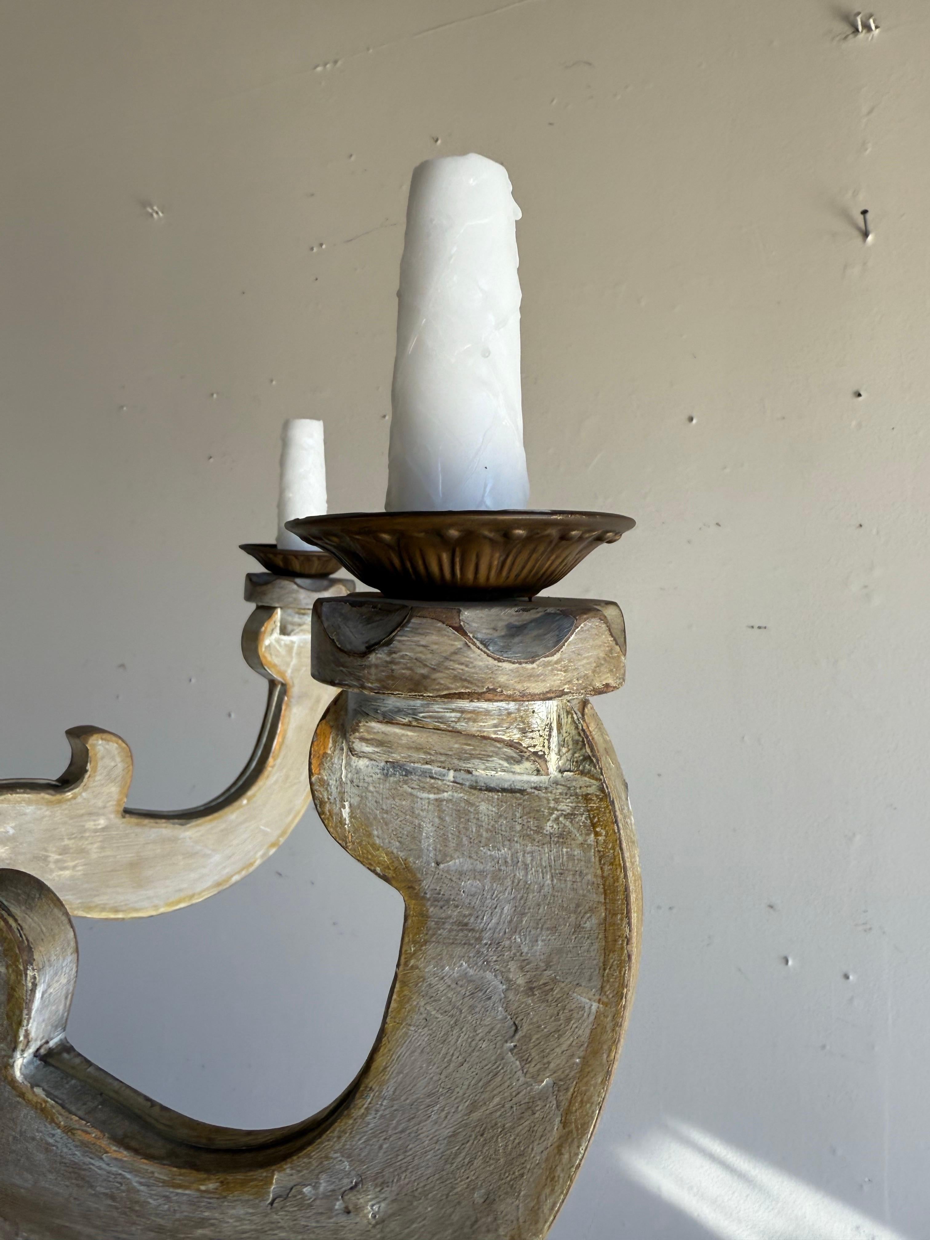 Italian Six-Light Painted and Giltwood Chandelier In Distressed Condition For Sale In Los Angeles, CA