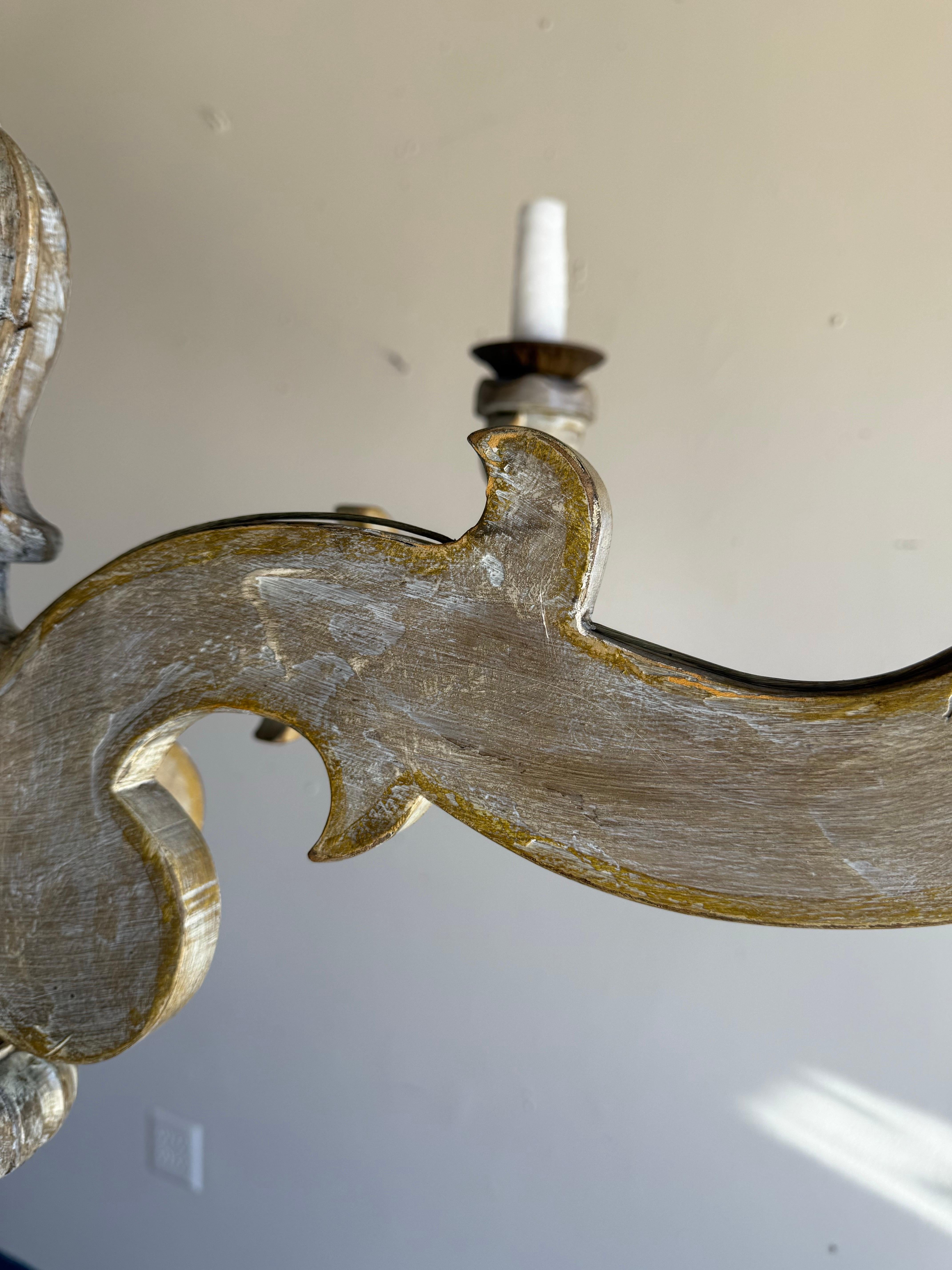 20th Century Italian Six-Light Painted and Giltwood Chandelier For Sale