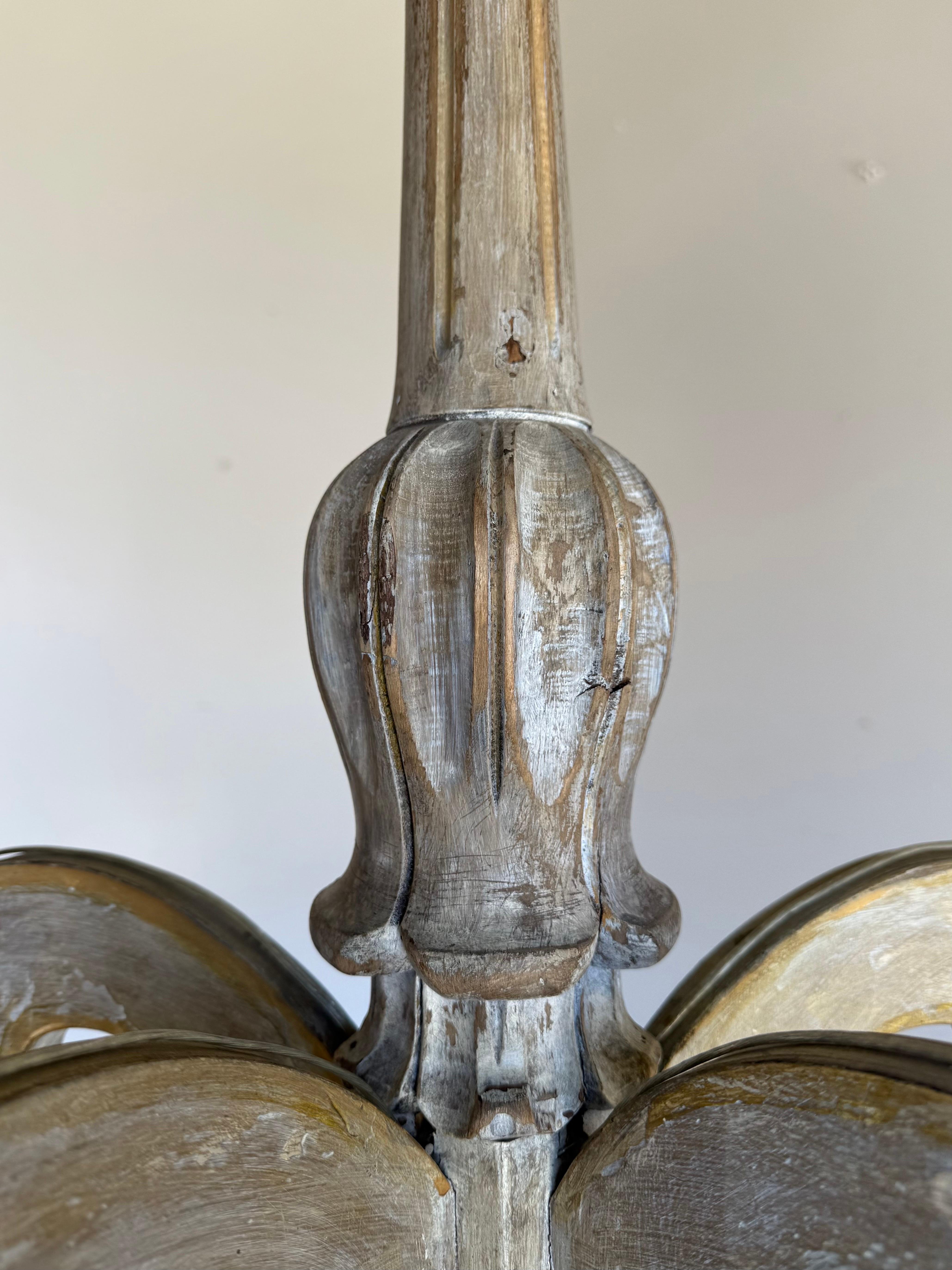 Italian Six-Light Painted and Giltwood Chandelier For Sale 3