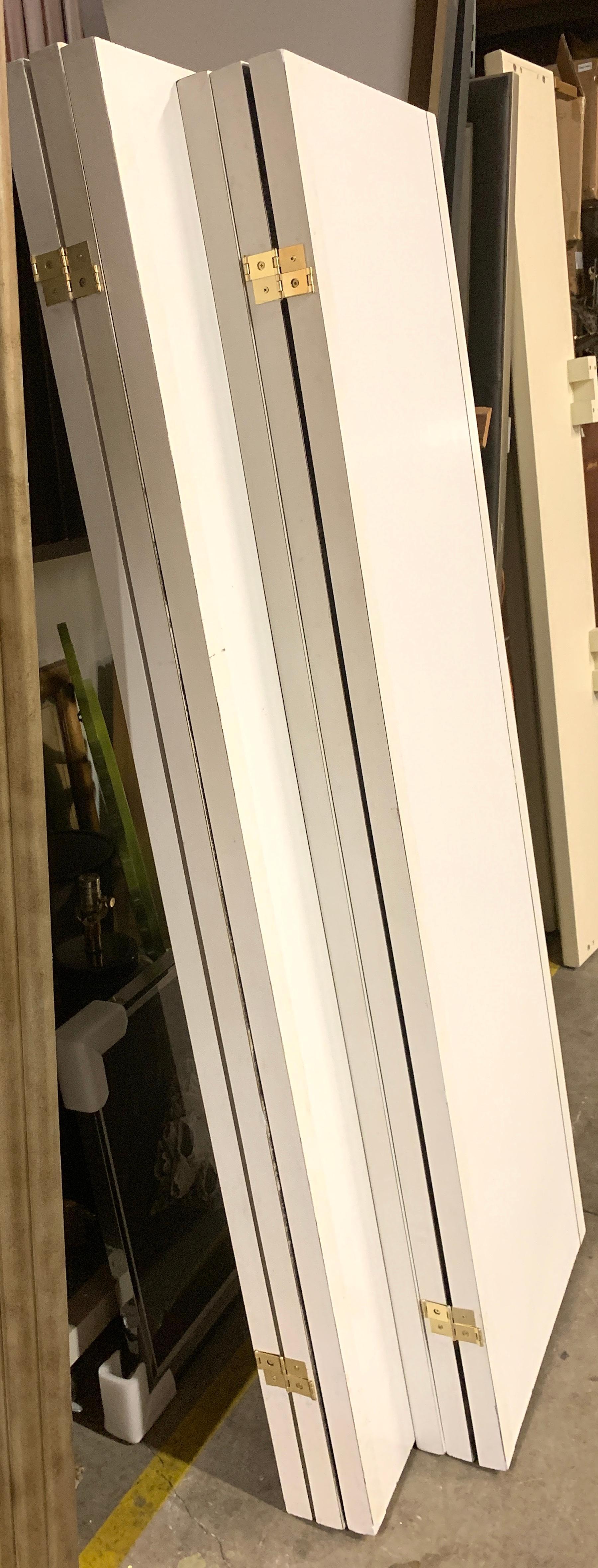 Italienischer neoklassischer Schwarz-Weiß-Raumteiler mit sechs Tafeln im Angebot 10