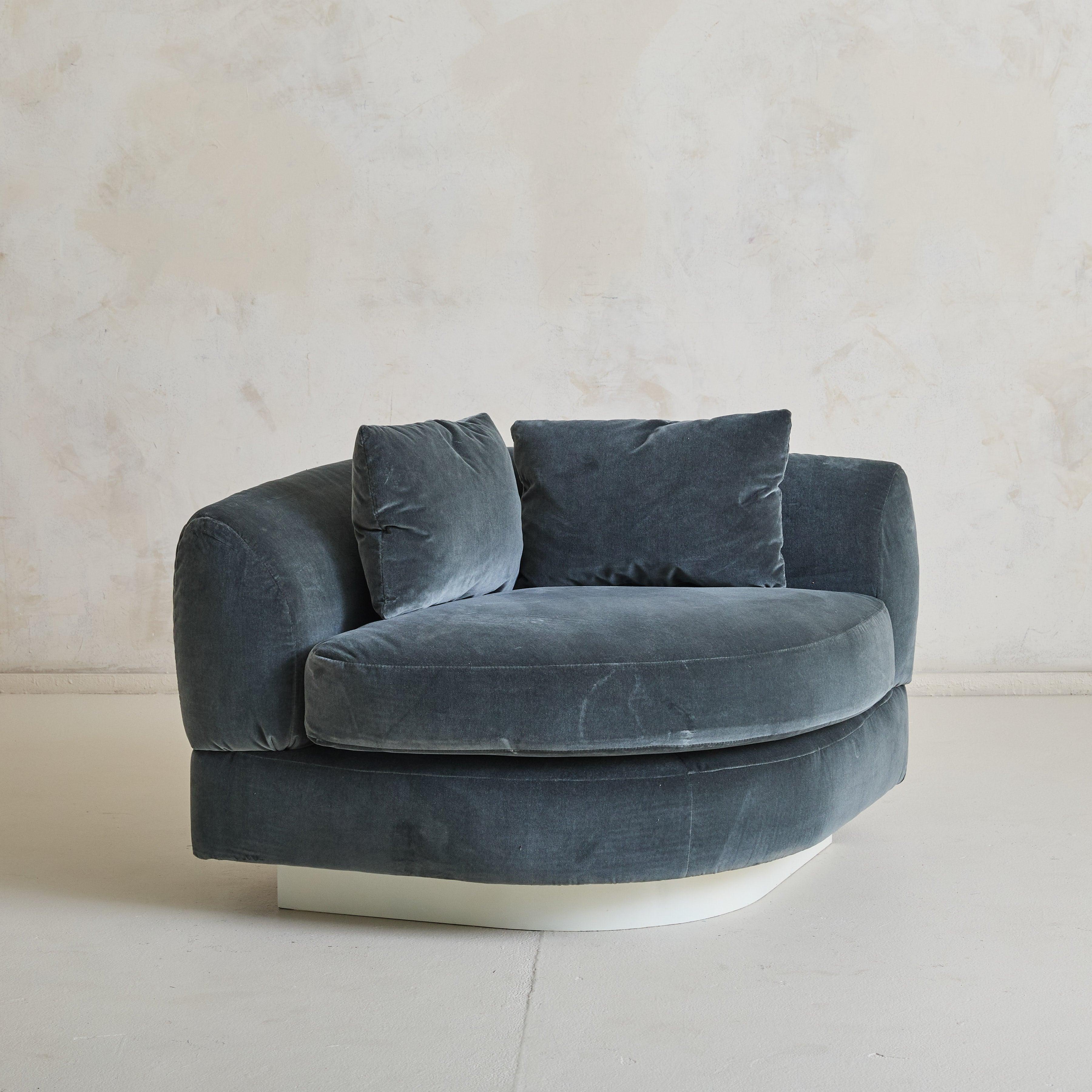 Fauteuil d'angle italien en velours bleu ardoise attribué à Marzio Cecchi, 1970 en vente 4