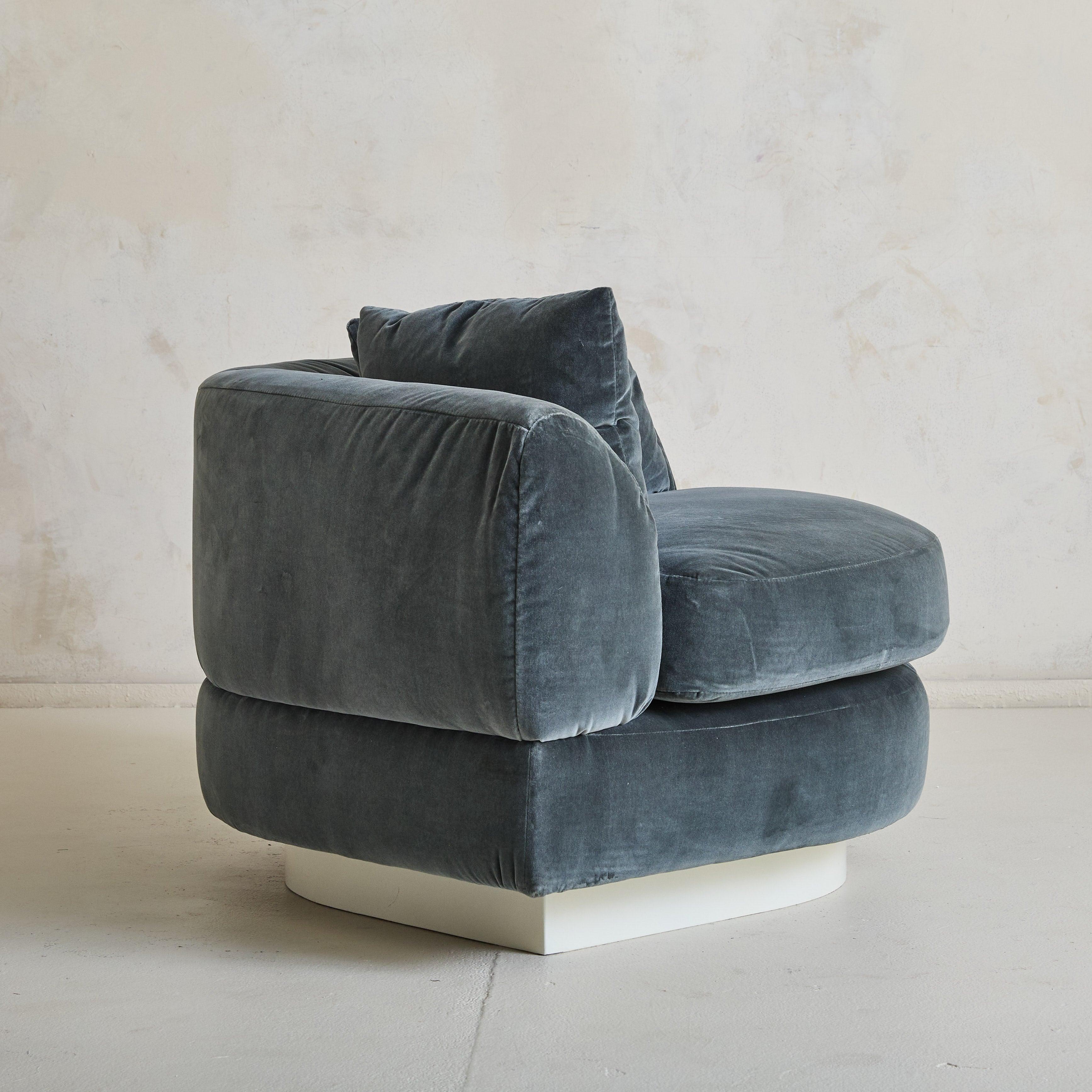 Fauteuil d'angle italien en velours bleu ardoise attribué à Marzio Cecchi, 1970 en vente 5