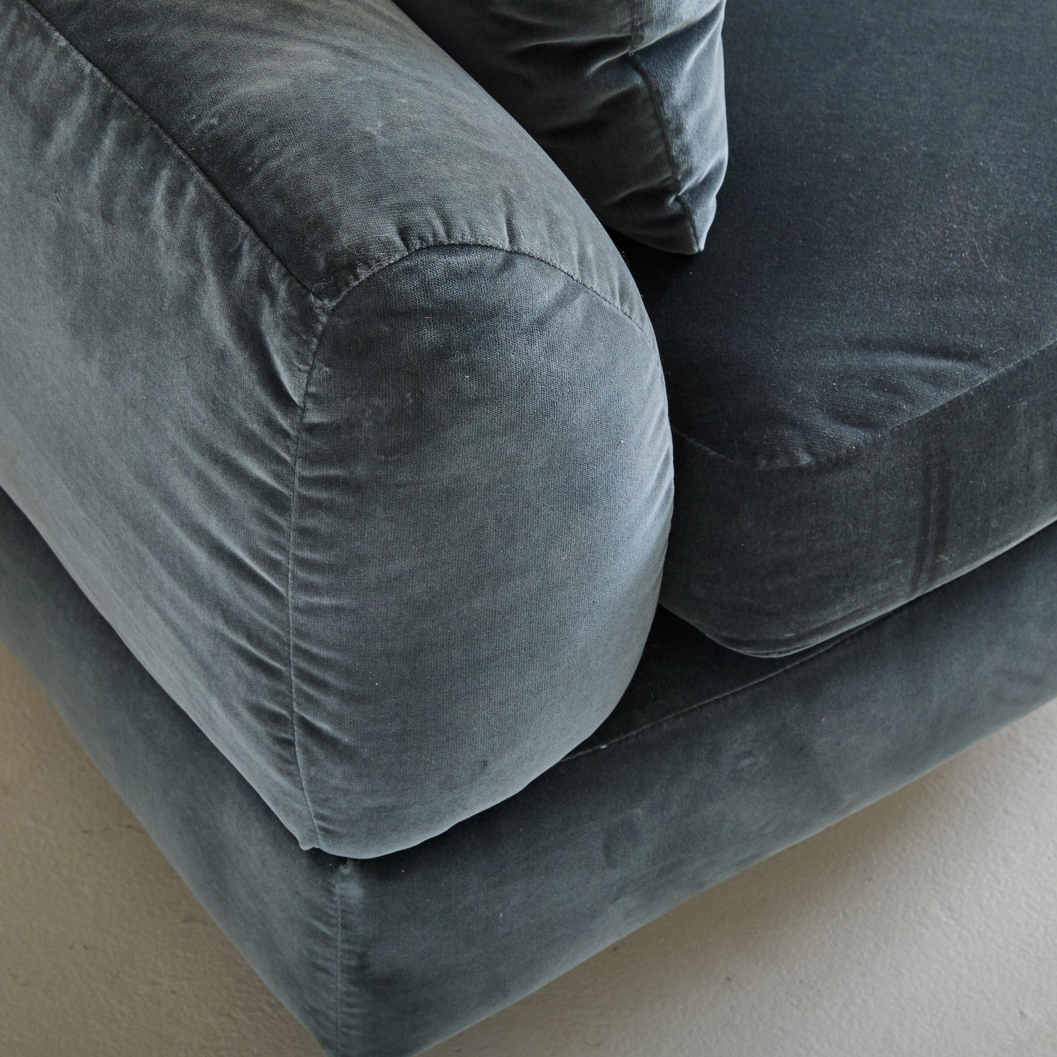 Fauteuil d'angle italien en velours bleu ardoise attribué à Marzio Cecchi, 1970 en vente 2