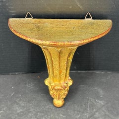 Piccola mensola architettonica italiana in frammenti dorati da parete