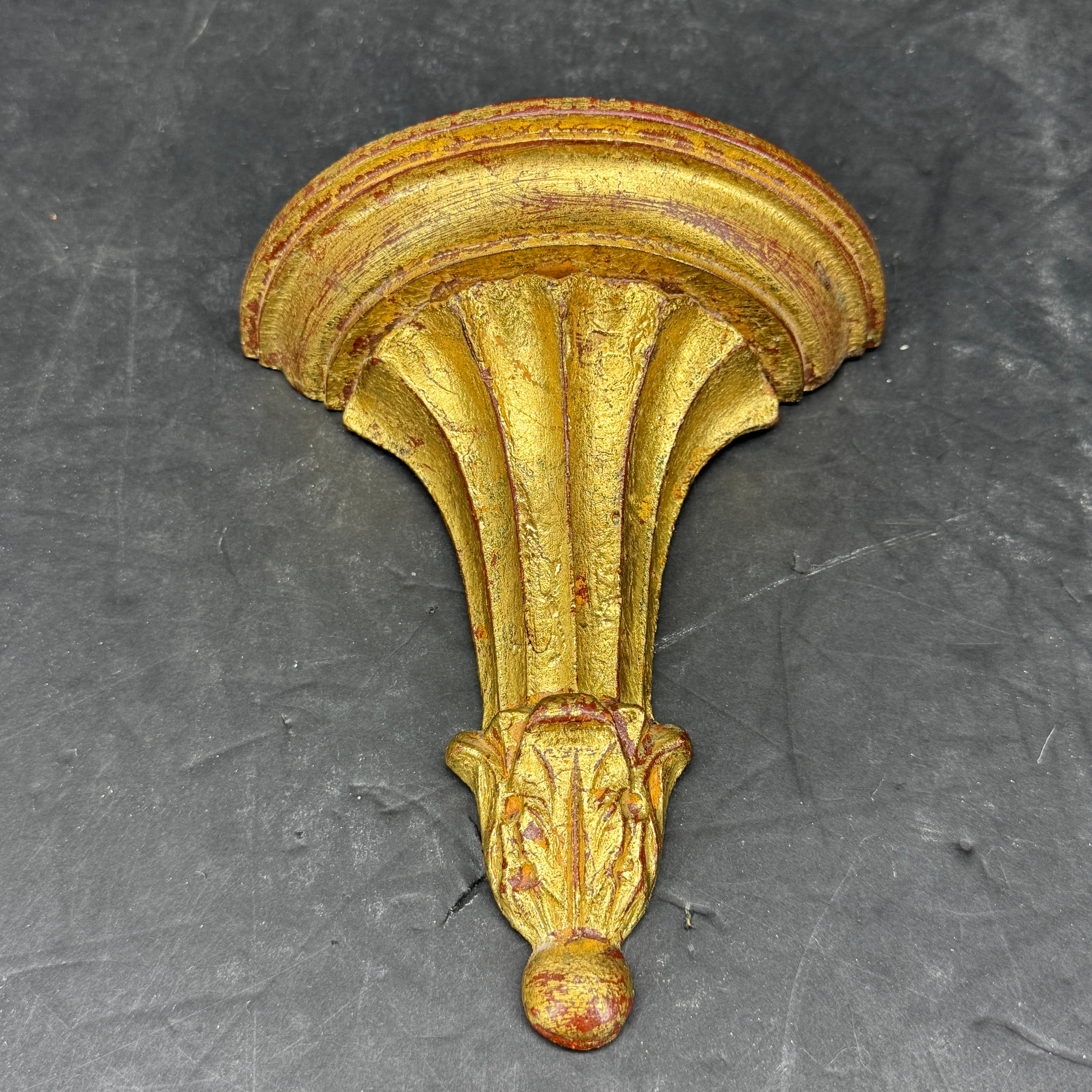 Pequeña estantería arquitectónica italiana dorada para fragmentos de pared Italiano en venta