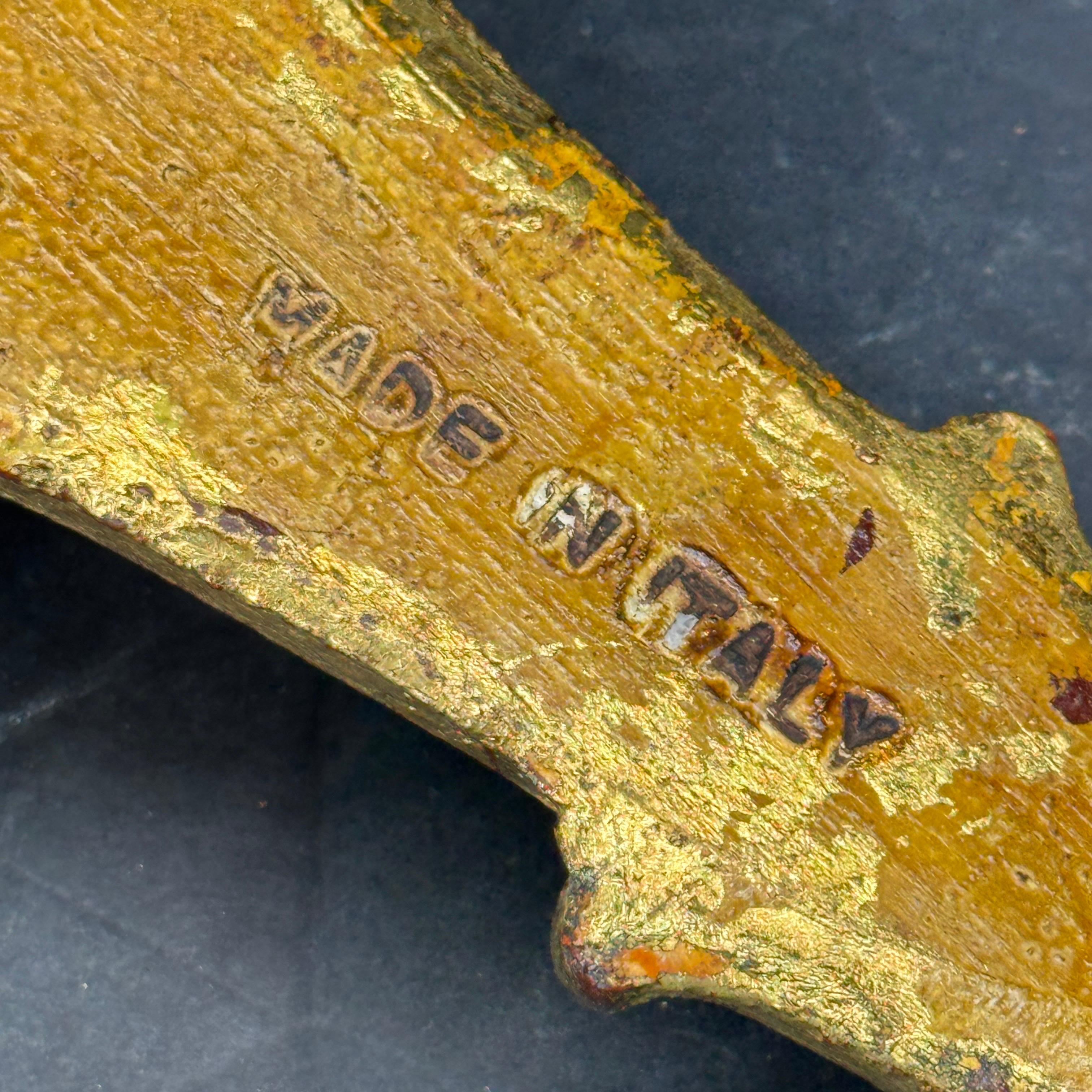 Pequeña estantería arquitectónica italiana dorada para fragmentos de pared Madera en venta