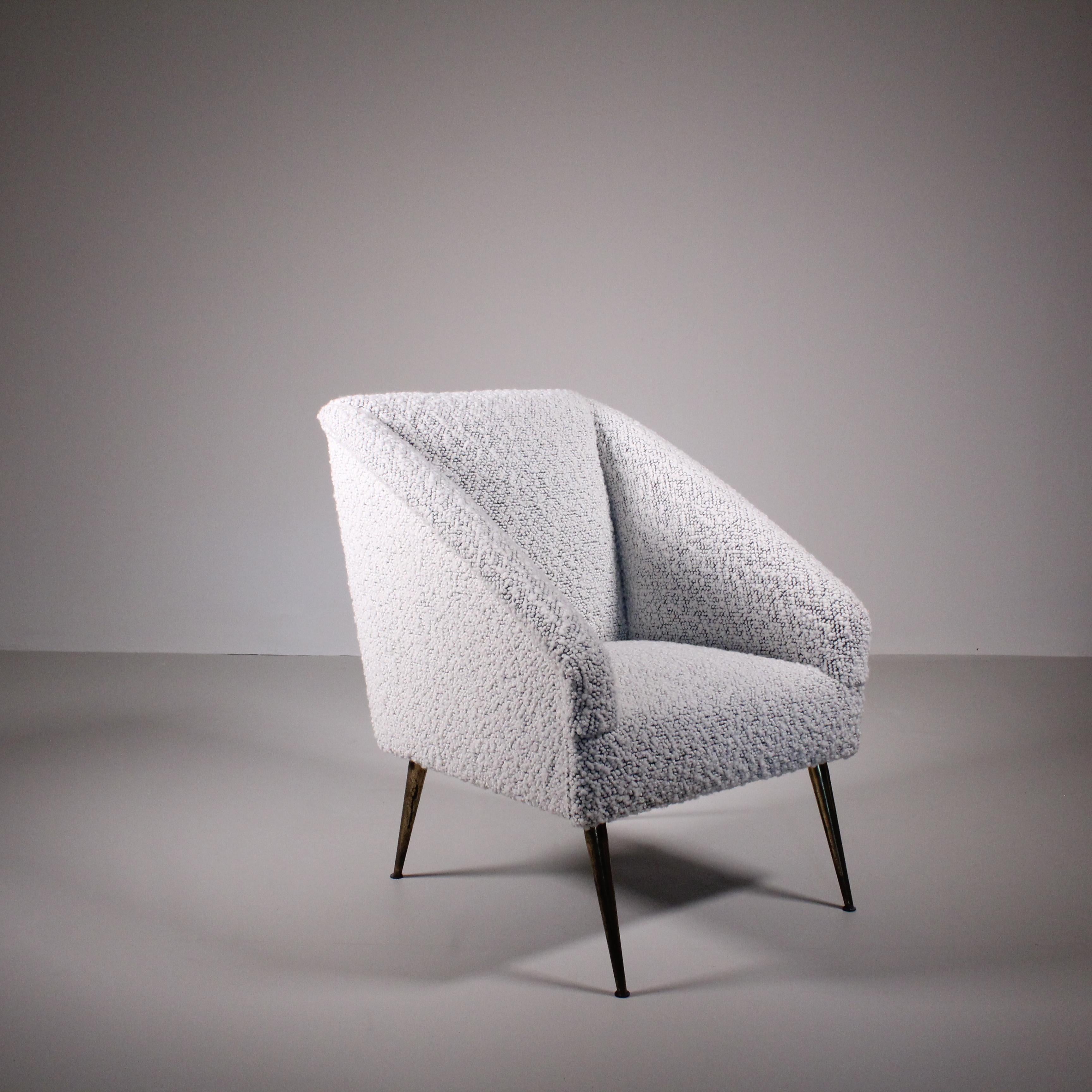 Italian small armchair, white boucle For Sale 7