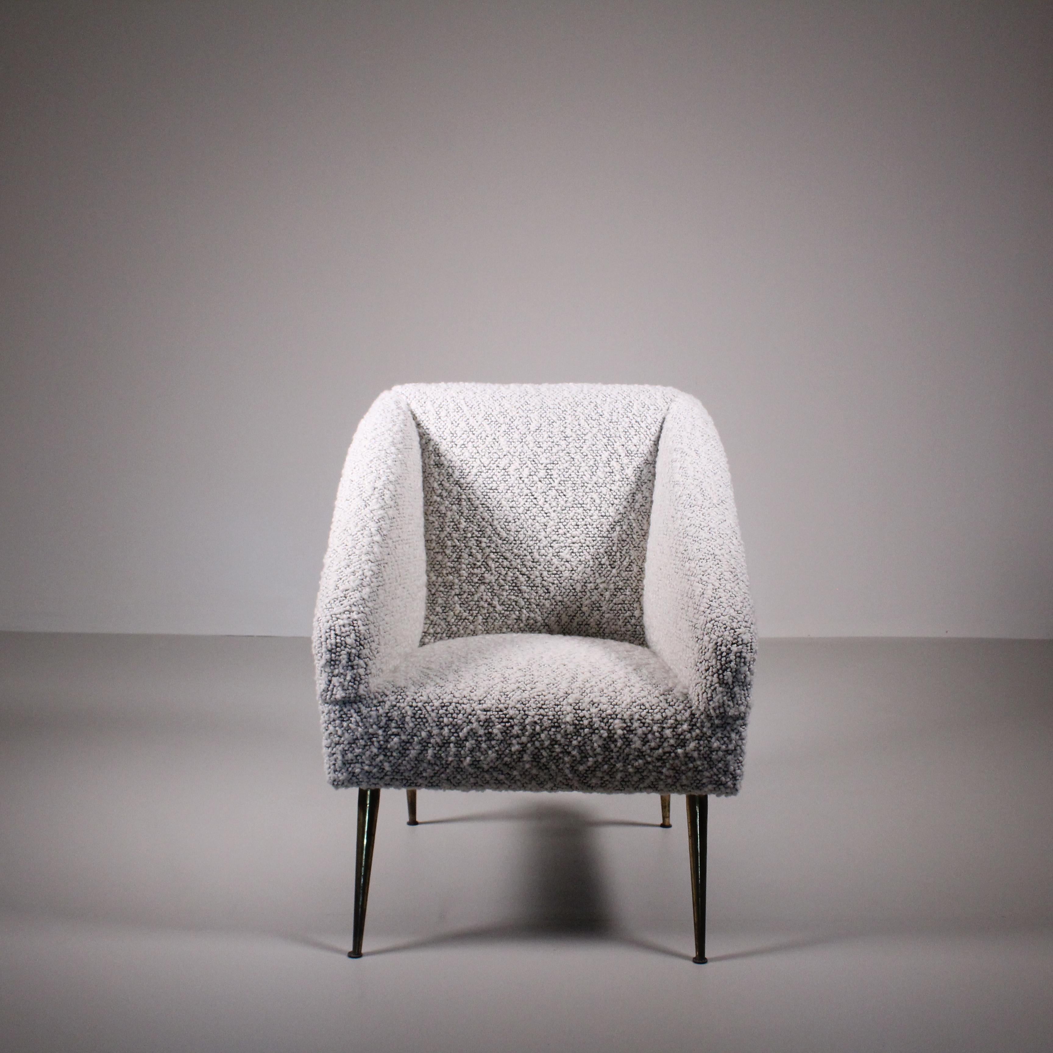 Italian small armchair, white boucle For Sale 8