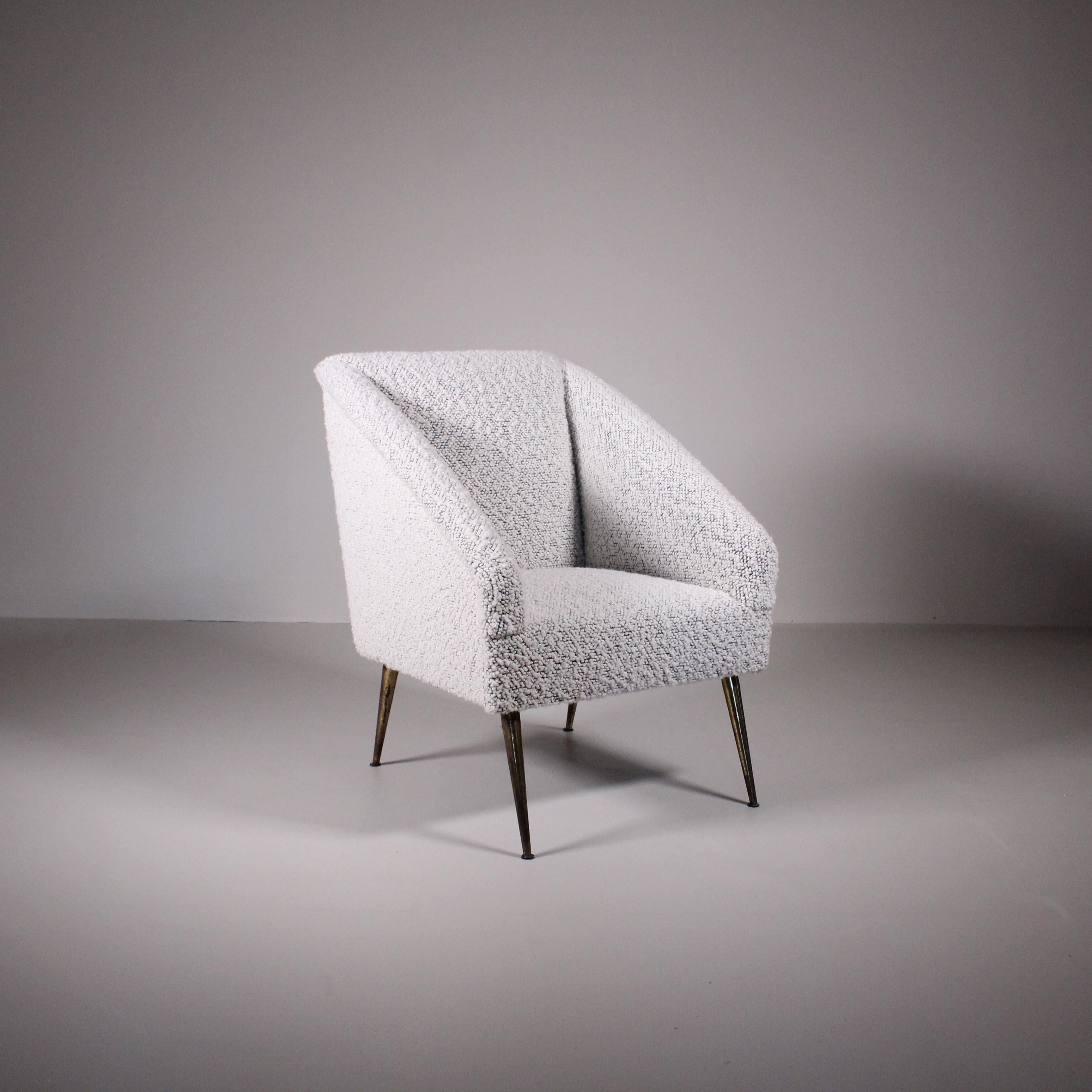 Mid-Century Modern Italian small armchair, white boucle For Sale