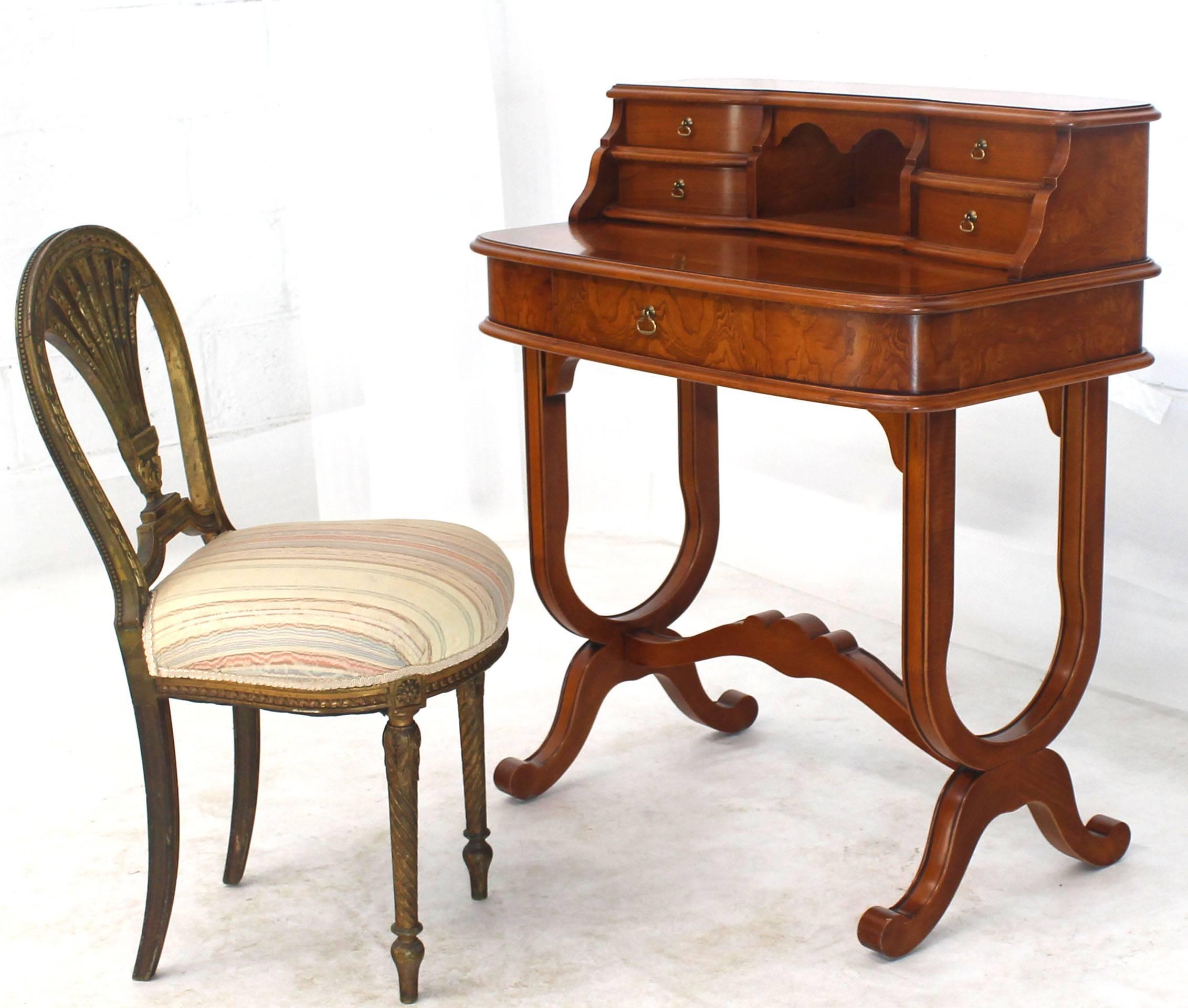 Petit bureau de dame italien en bois de ronce avec chaise 4