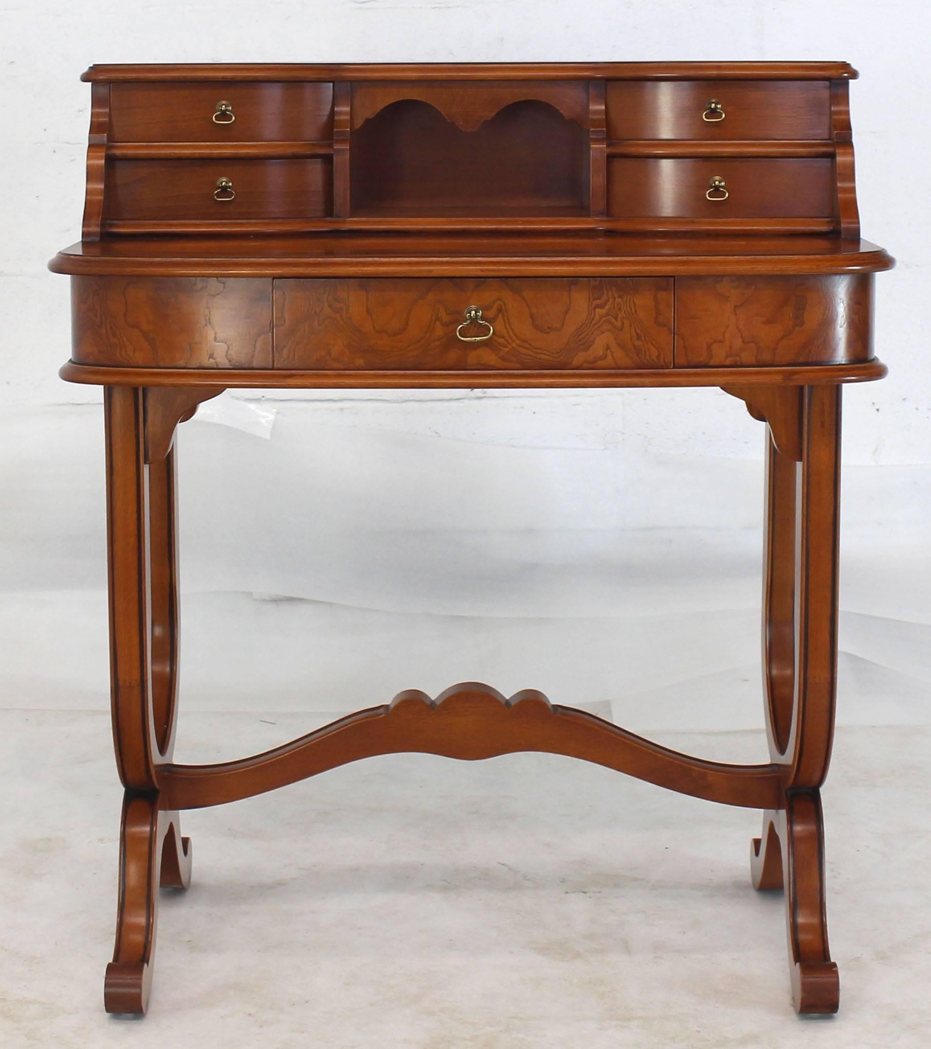 Néo-classique Petit bureau de dame italien en bois de ronce avec chaise