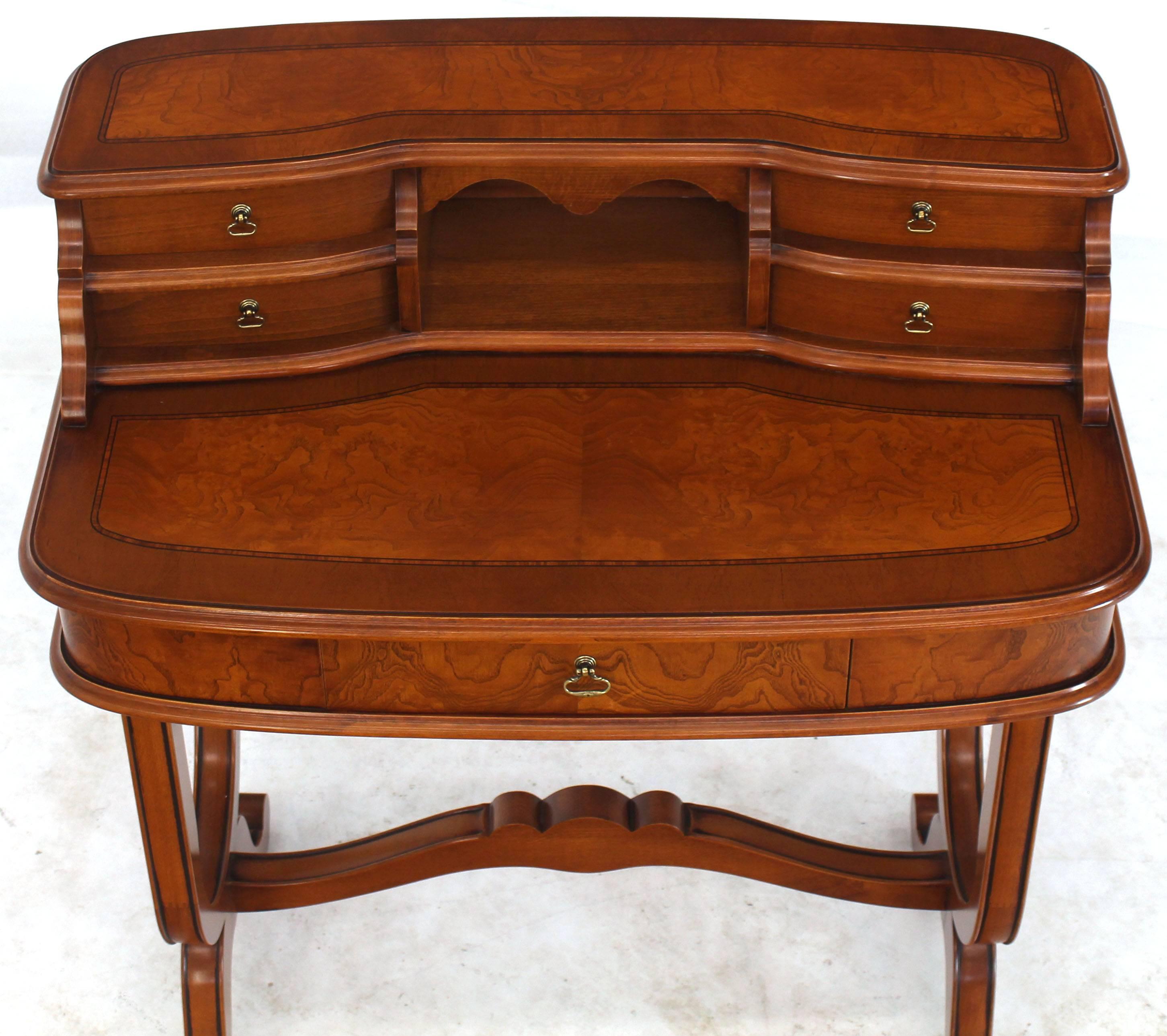 Laqué Petit bureau de dame italien en bois de ronce avec chaise