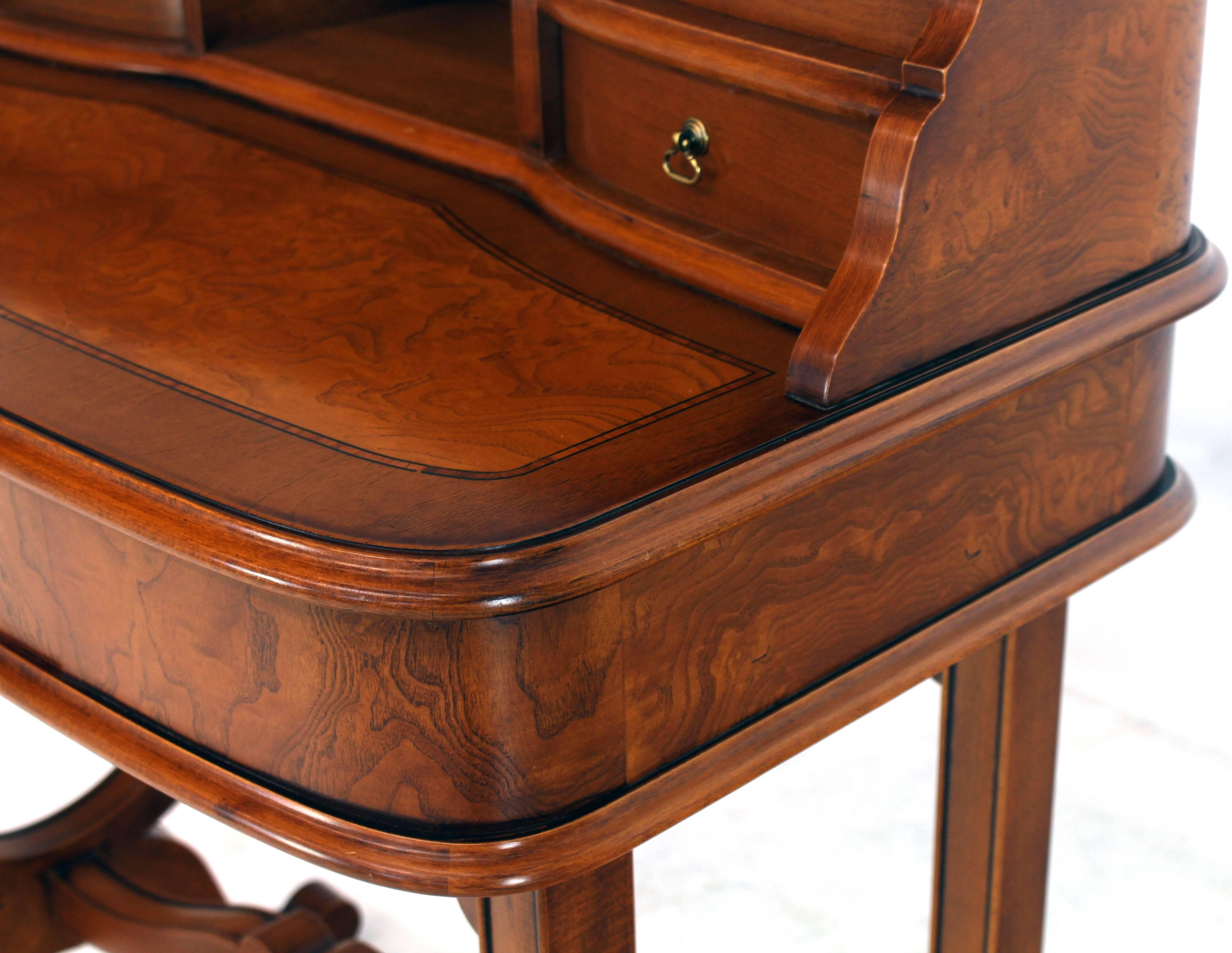 Petit bureau de dame italien en bois de ronce avec chaise 1
