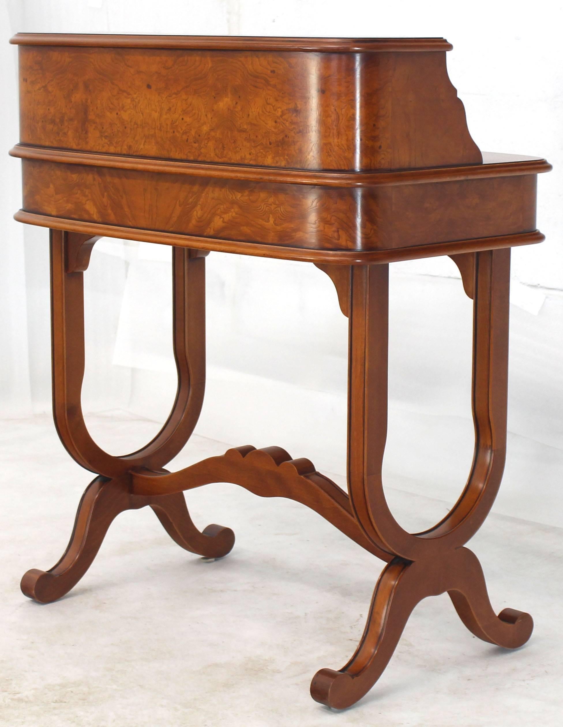 Petit bureau de dame italien en bois de ronce avec chaise 2