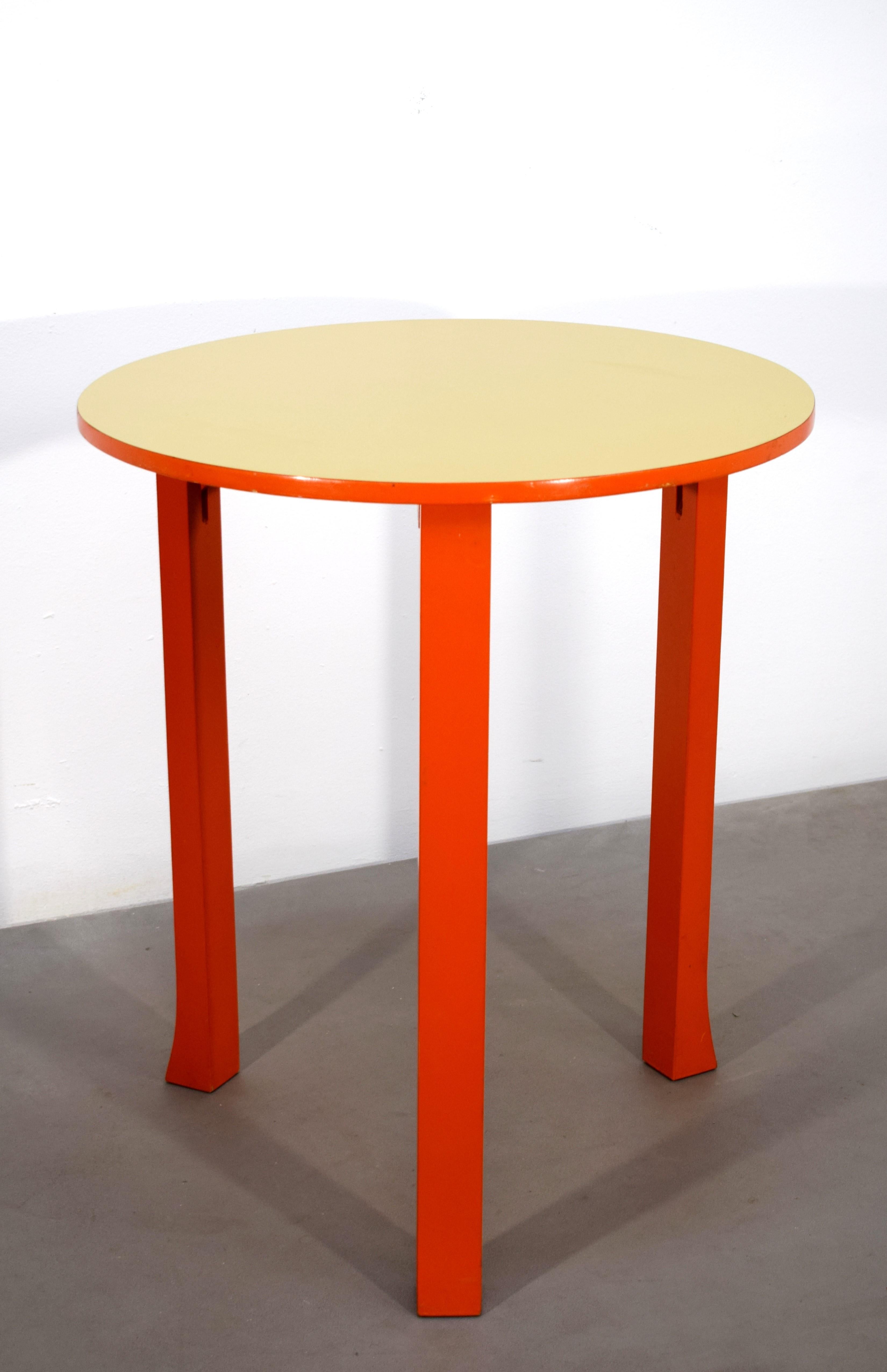 Italian small dining table, lacquered wood, 1960s.
Dimensions: H= 72 cm; D= 63 cm.