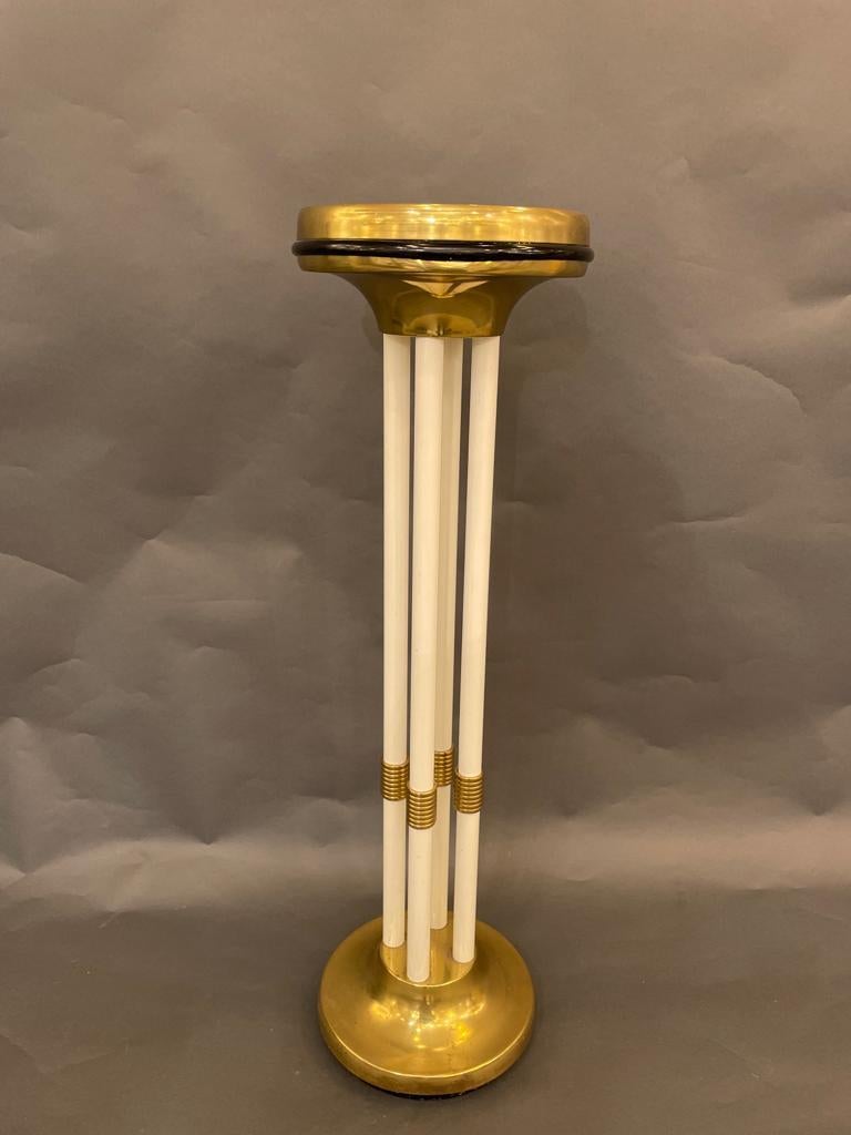 An elegant Italian small plinth in brass and lacquered ivory, circa 1960.