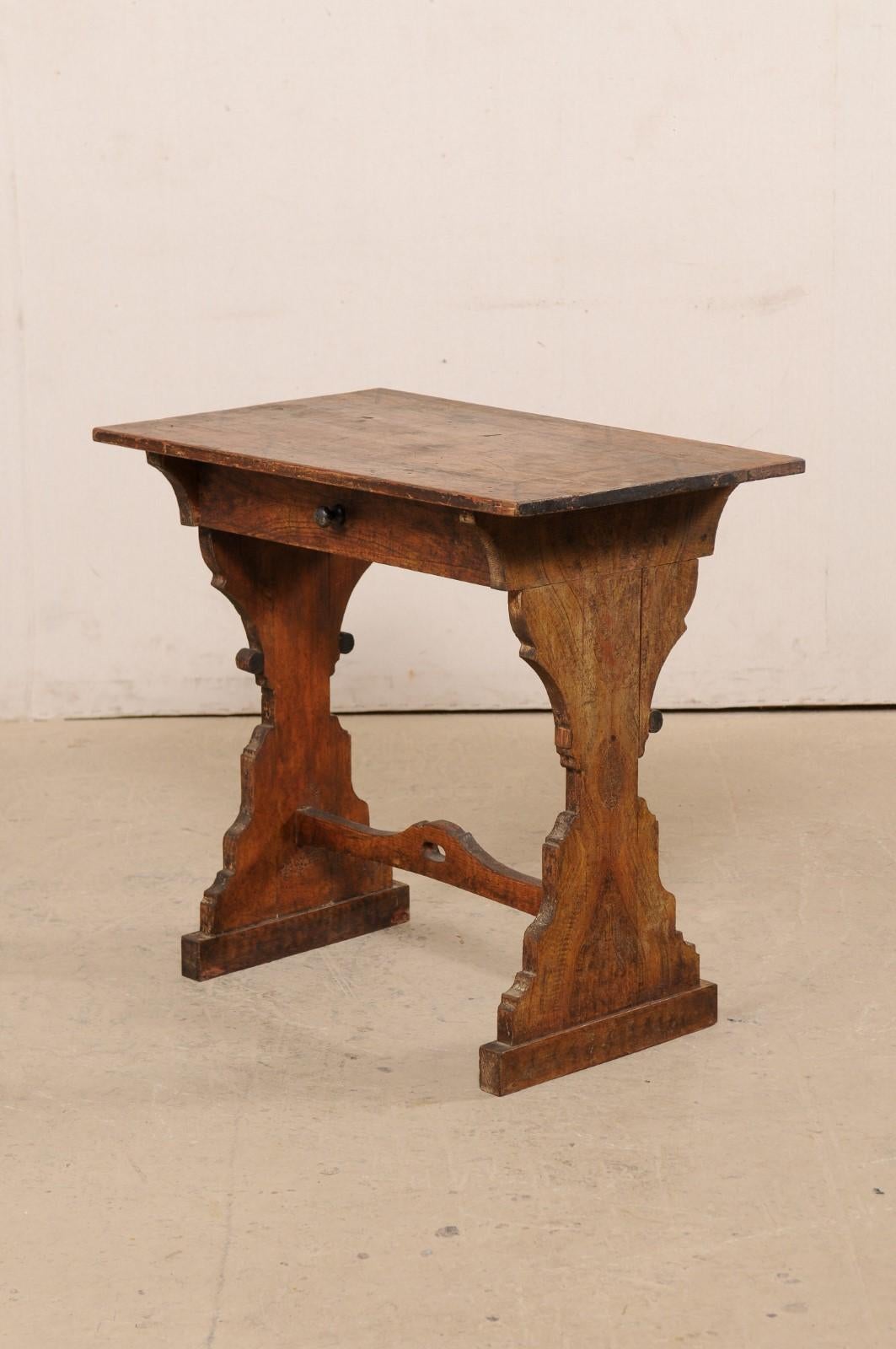 Table ou bureau italien de petite taille avec pieds en sablier en forme de sablier, XIXe siècle en vente 6