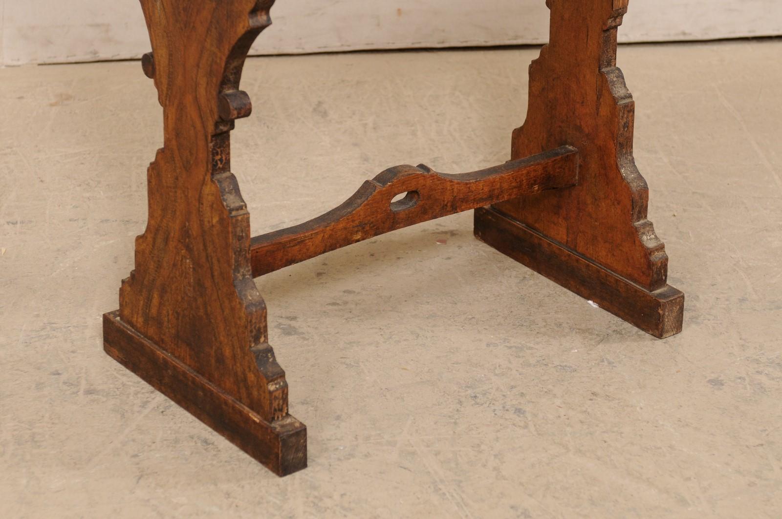 Table ou bureau italien de petite taille avec pieds en sablier en forme de sablier, XIXe siècle Bon état - En vente à Atlanta, GA