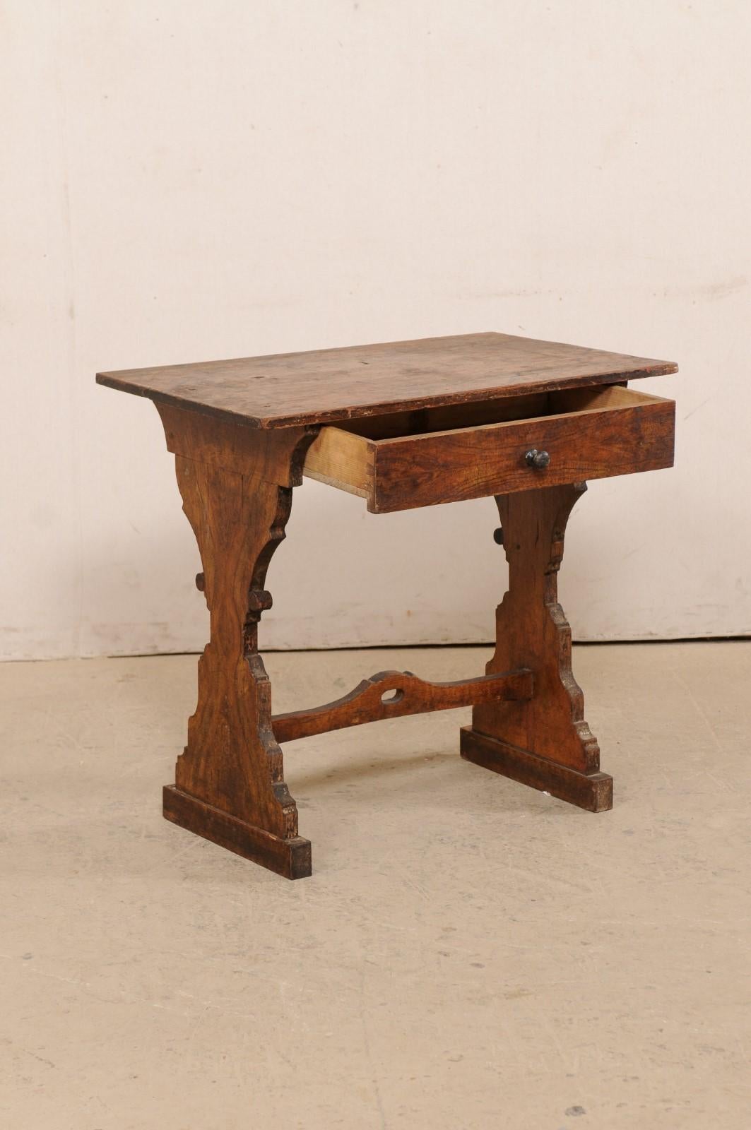 Table ou bureau italien de petite taille avec pieds en sablier en forme de sablier, XIXe siècle en vente 2