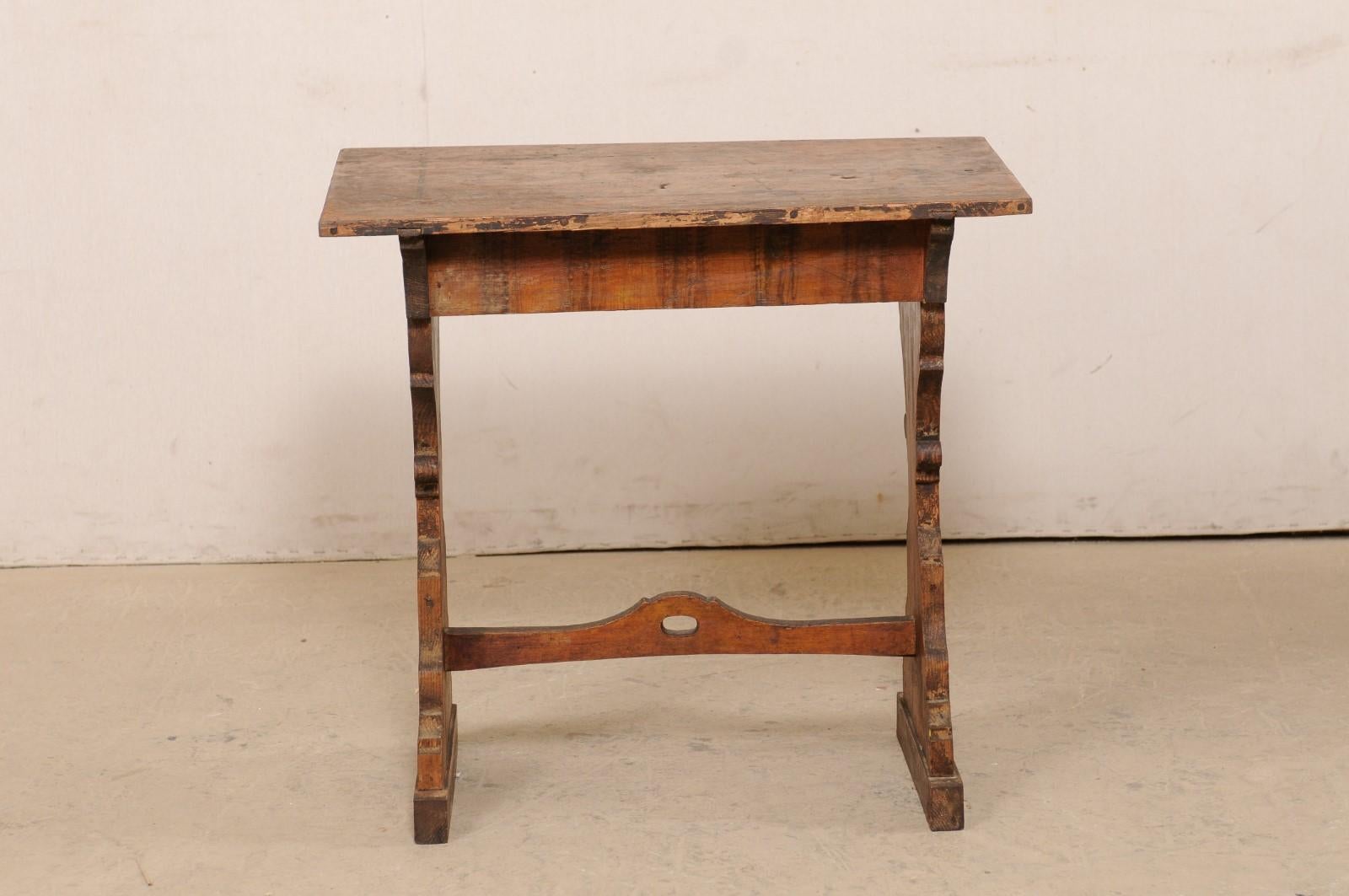 Table ou bureau italien de petite taille avec pieds en sablier en forme de sablier, XIXe siècle en vente 4