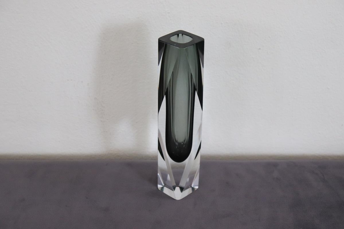 Italiano Vaso in vetro artistico grigio fumé italiano, Flavio Poli per A. Mandruzzato, anni '60 in vendita