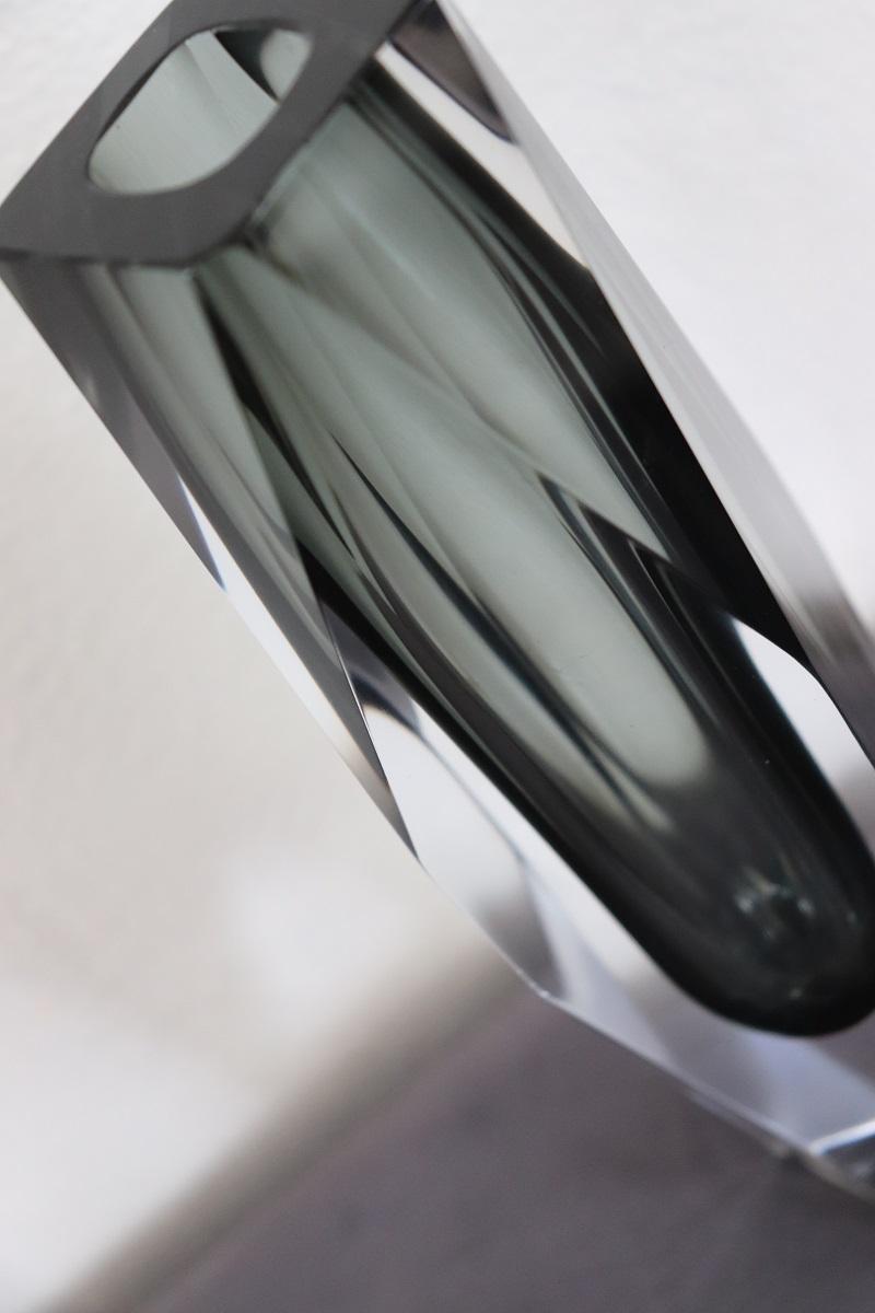 Vetro artistico Vaso in vetro artistico grigio fumé italiano, Flavio Poli per A. Mandruzzato, anni '60 in vendita
