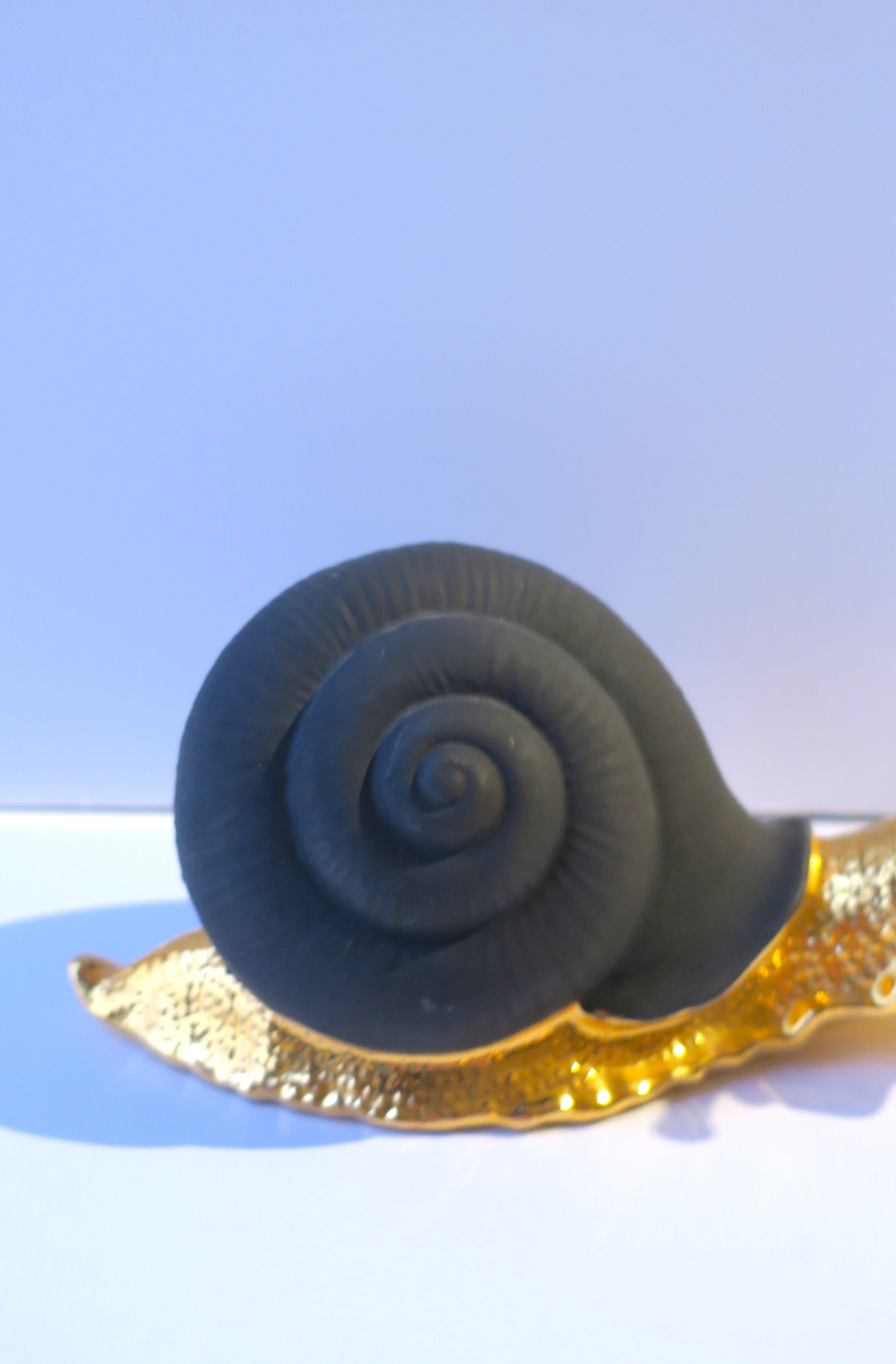 Sculpture italienne en forme d'escargot noir et or  en vente 3