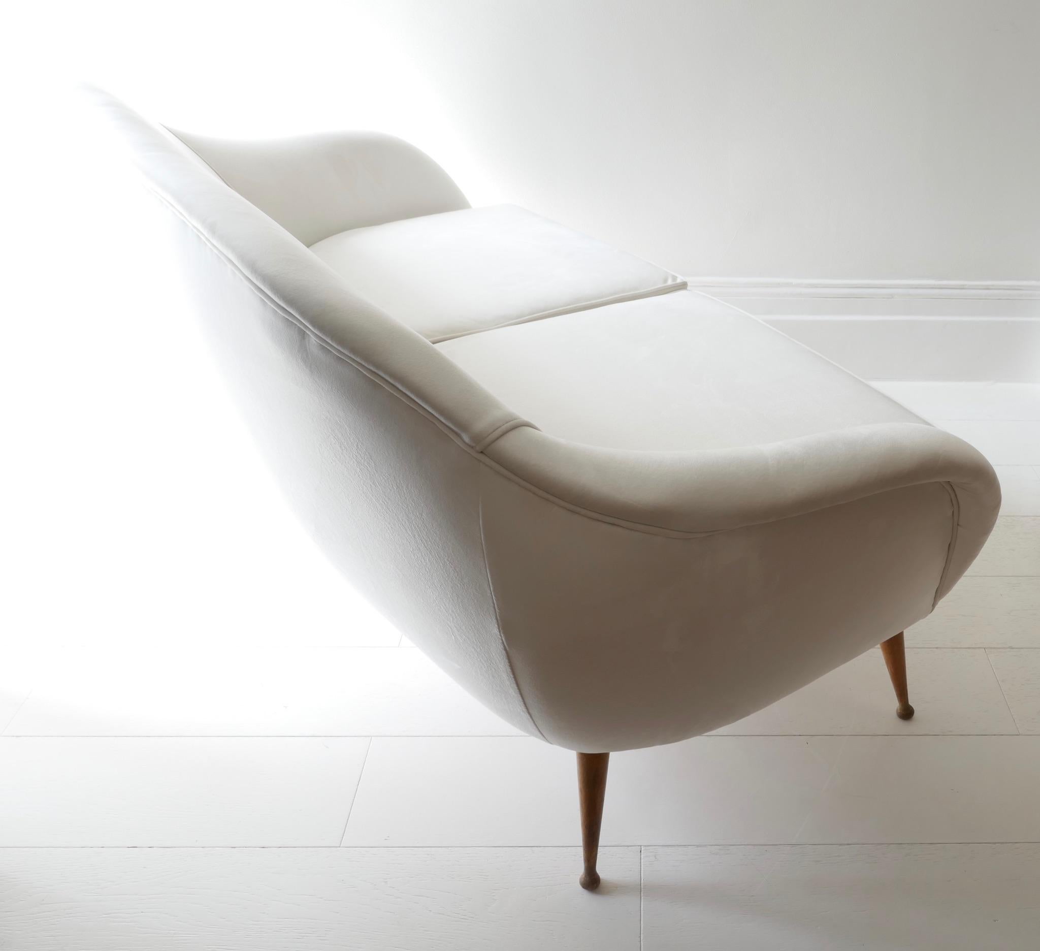 Mid-Century Modern Italian Sofa, 1950s, Reupholstered in White Velvet