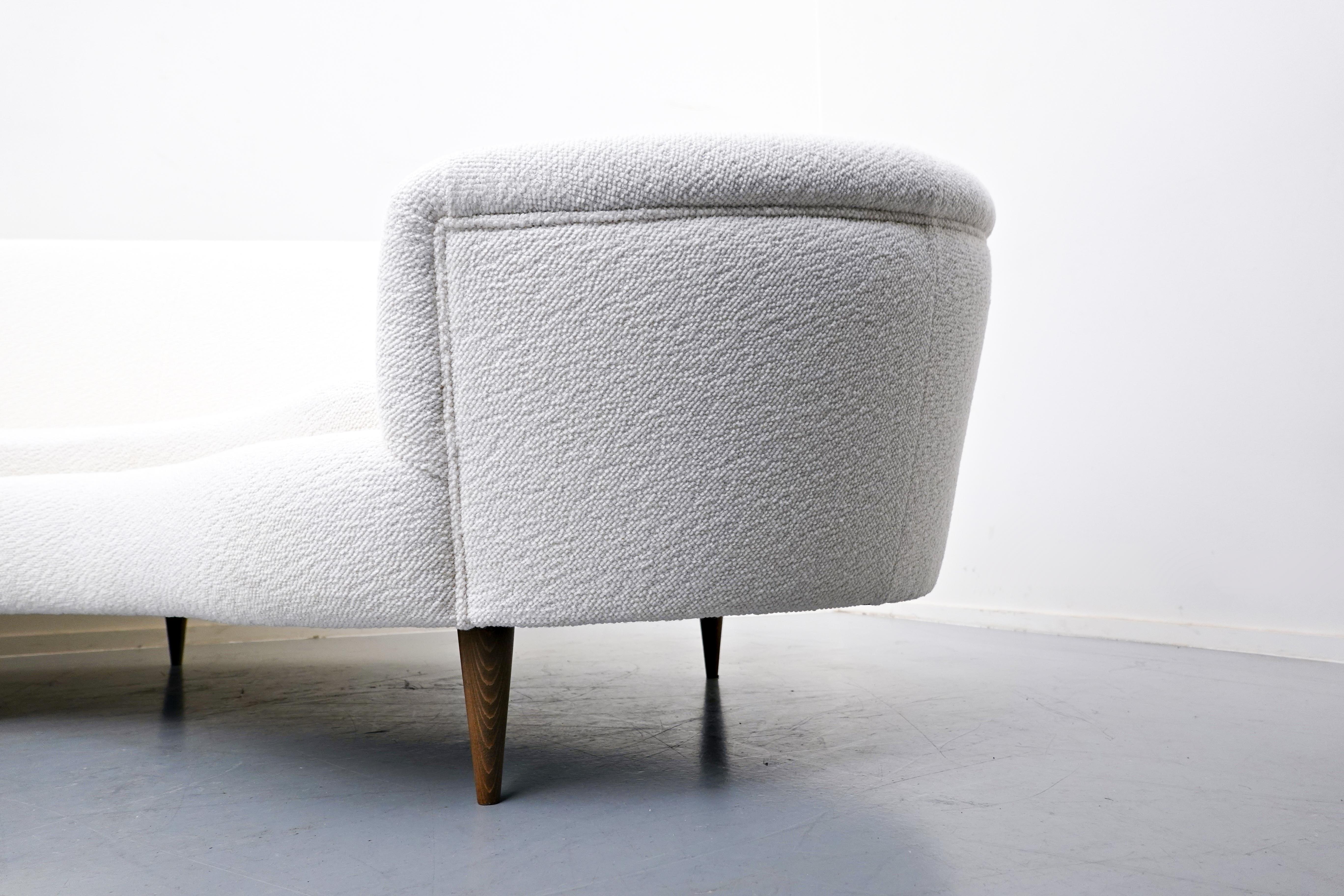 Mid-Century Modern Italian White Sofa in Fabric, 1960s, New Upholstery 6