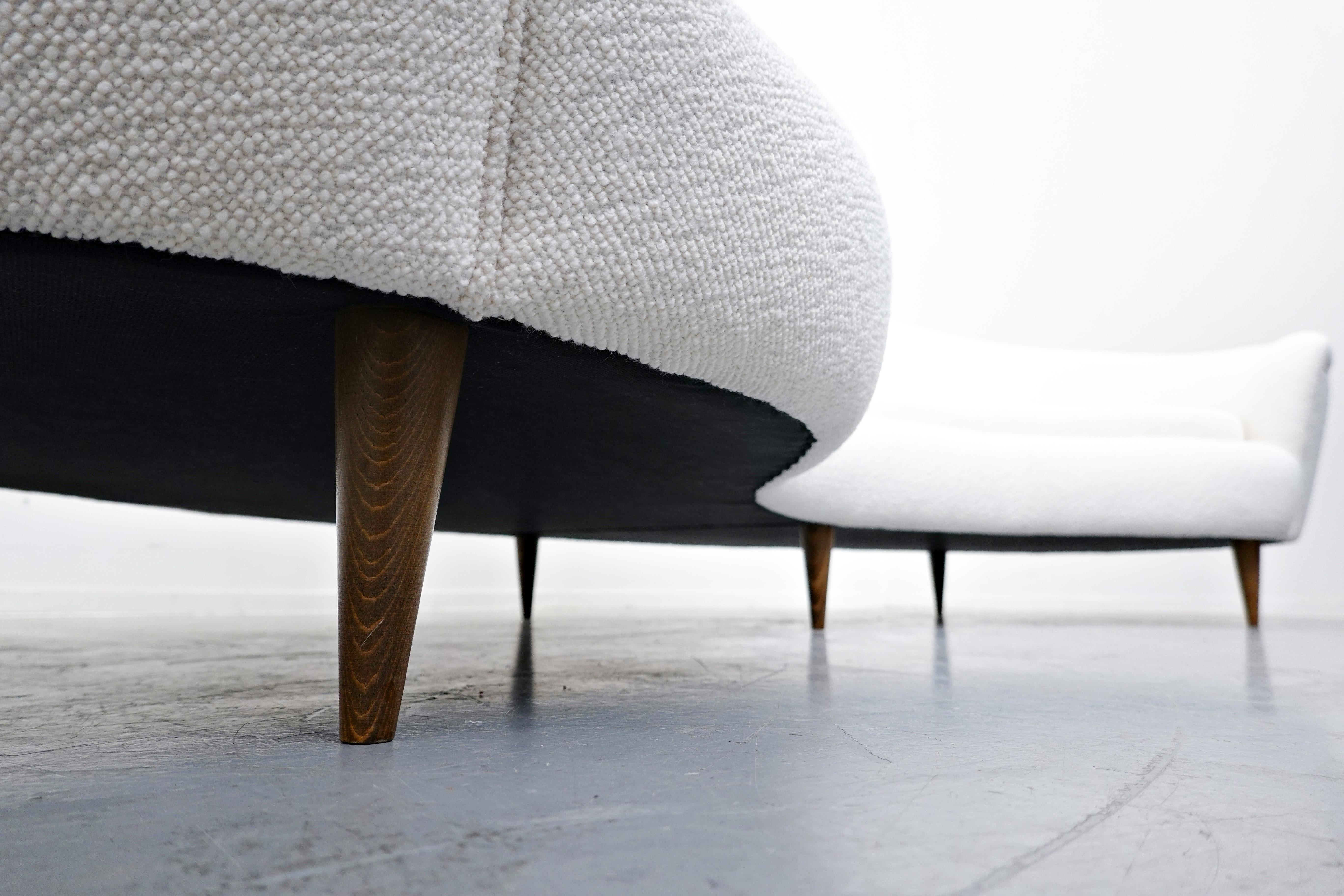 Mid-Century Modern Italian White Sofa in Fabric, 1960s, New Upholstery 1