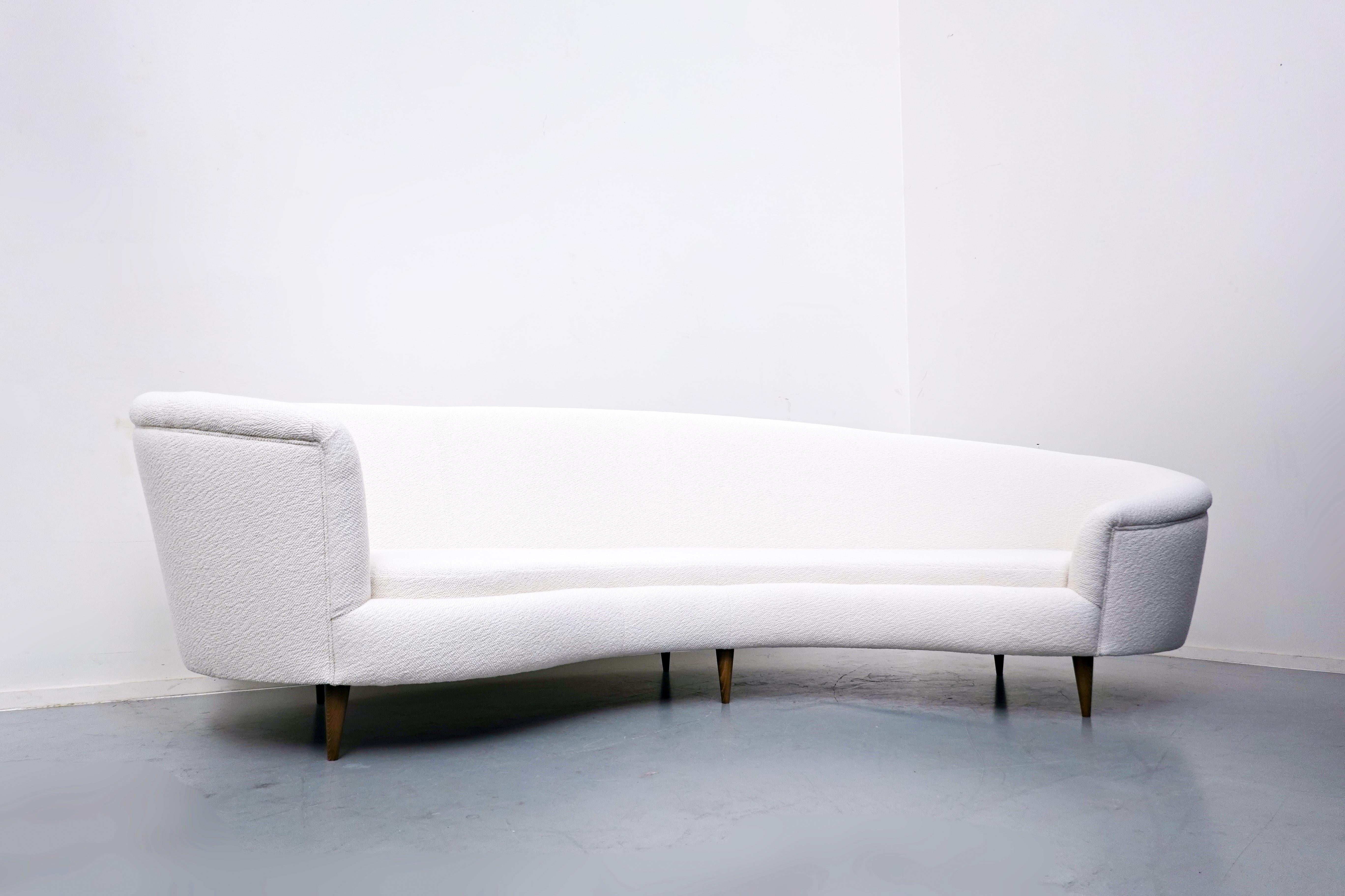 Mid-Century Modern Italian White Sofa in Fabric, 1960s, New Upholstery 4