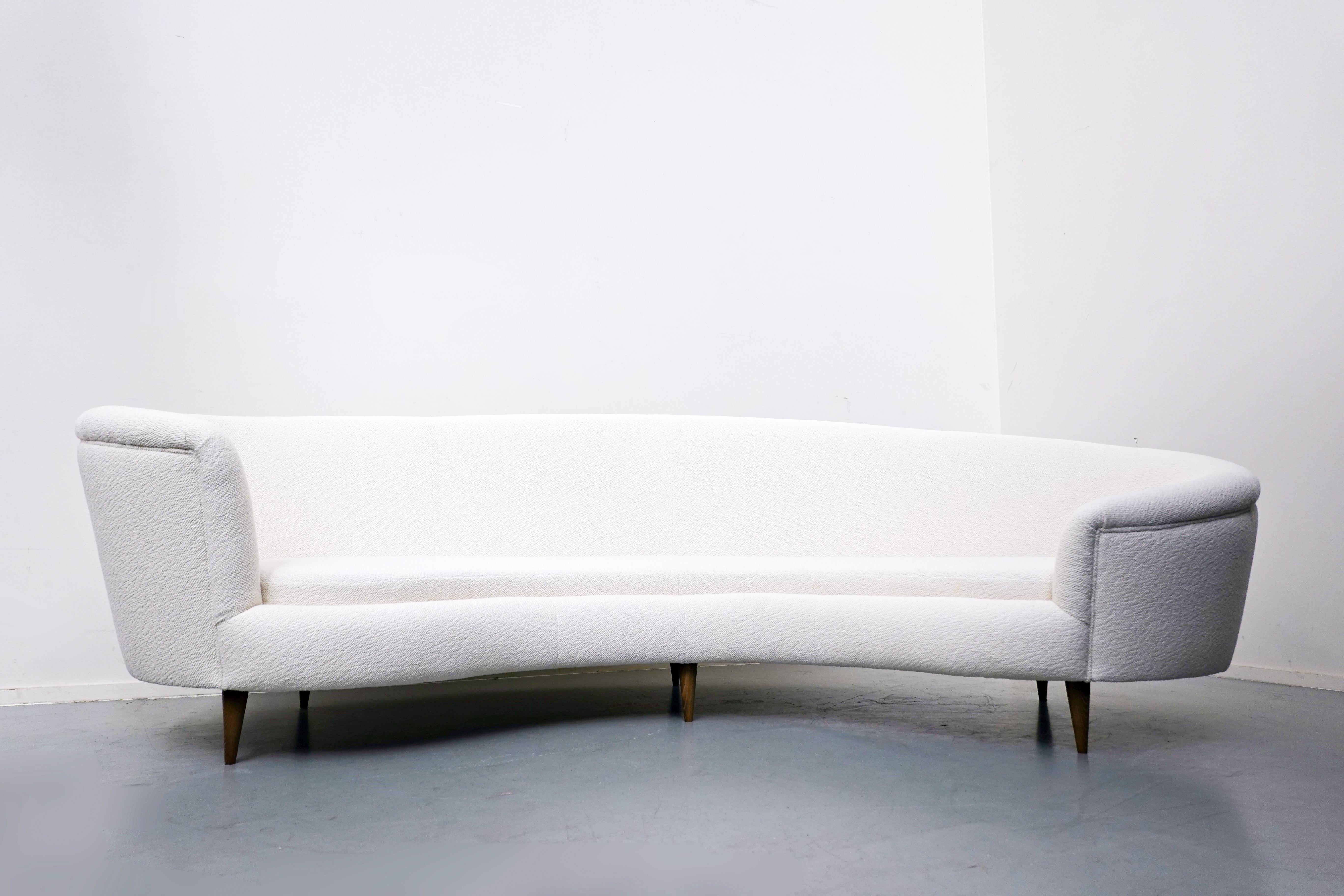 Mid-Century Modern Italian White Sofa in Fabric, 1960s, New Upholstery 5
