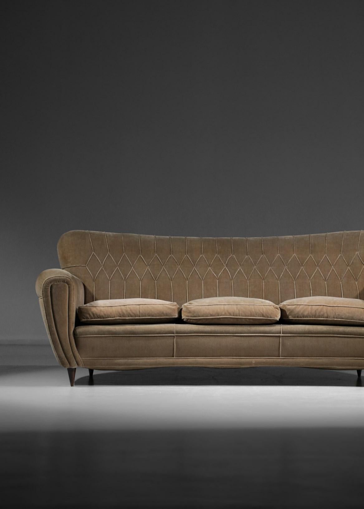 Italian Sofa in the style of Gio Ponti Design 2