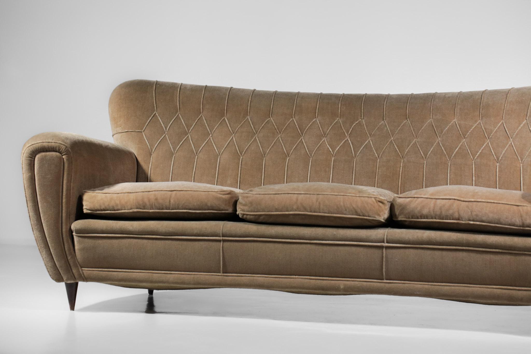 Italian Sofa in the style of Gio Ponti Design 3