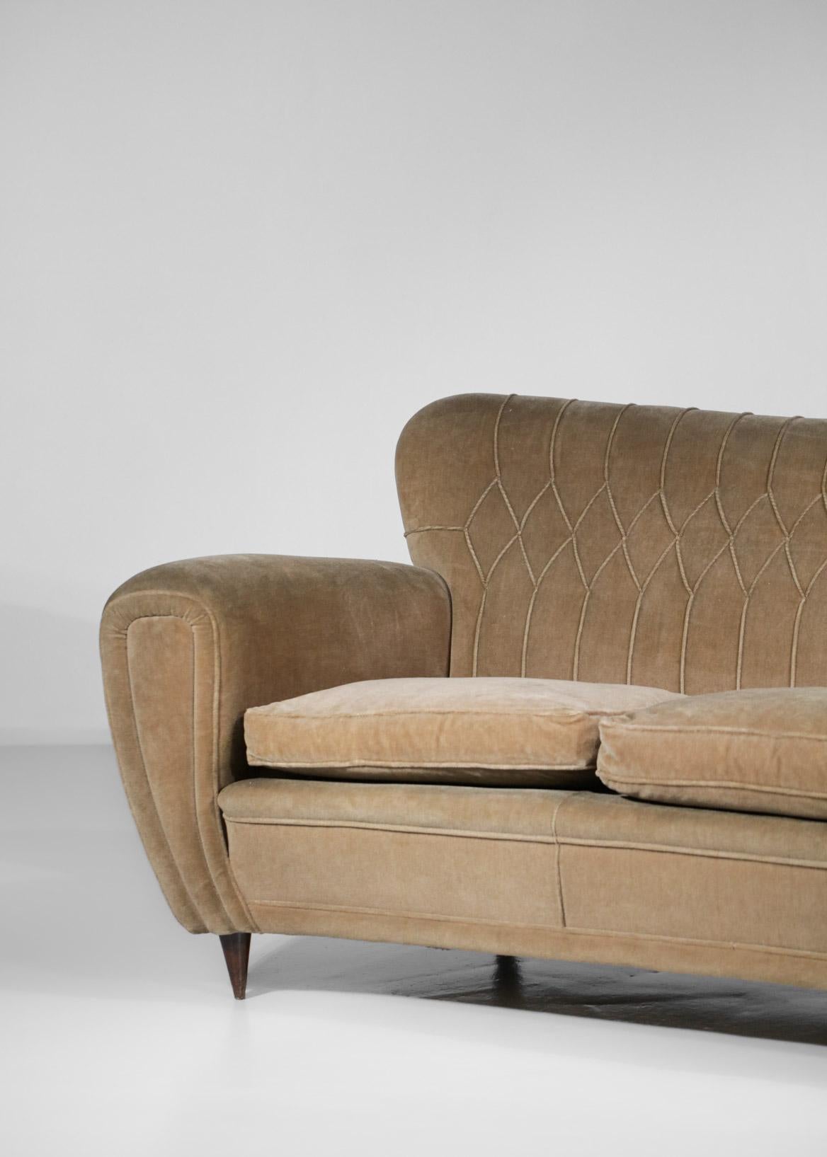 Italian Sofa in the style of Gio Ponti Design 4