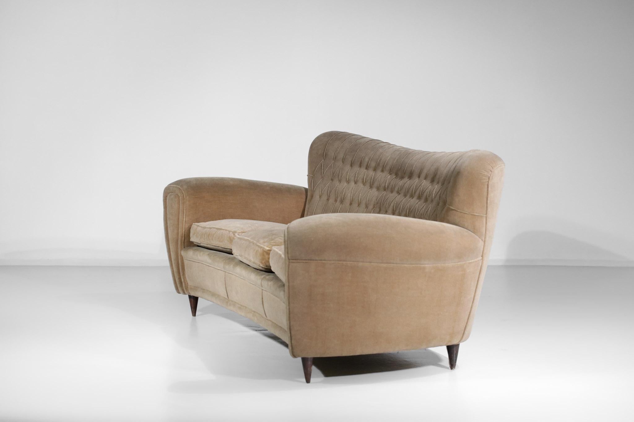 Italian Sofa in the style of Gio Ponti Design 5