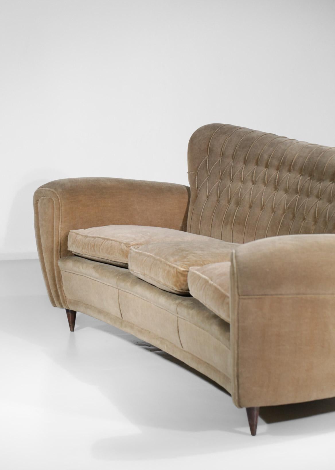 Italian Sofa in the style of Gio Ponti Design 6