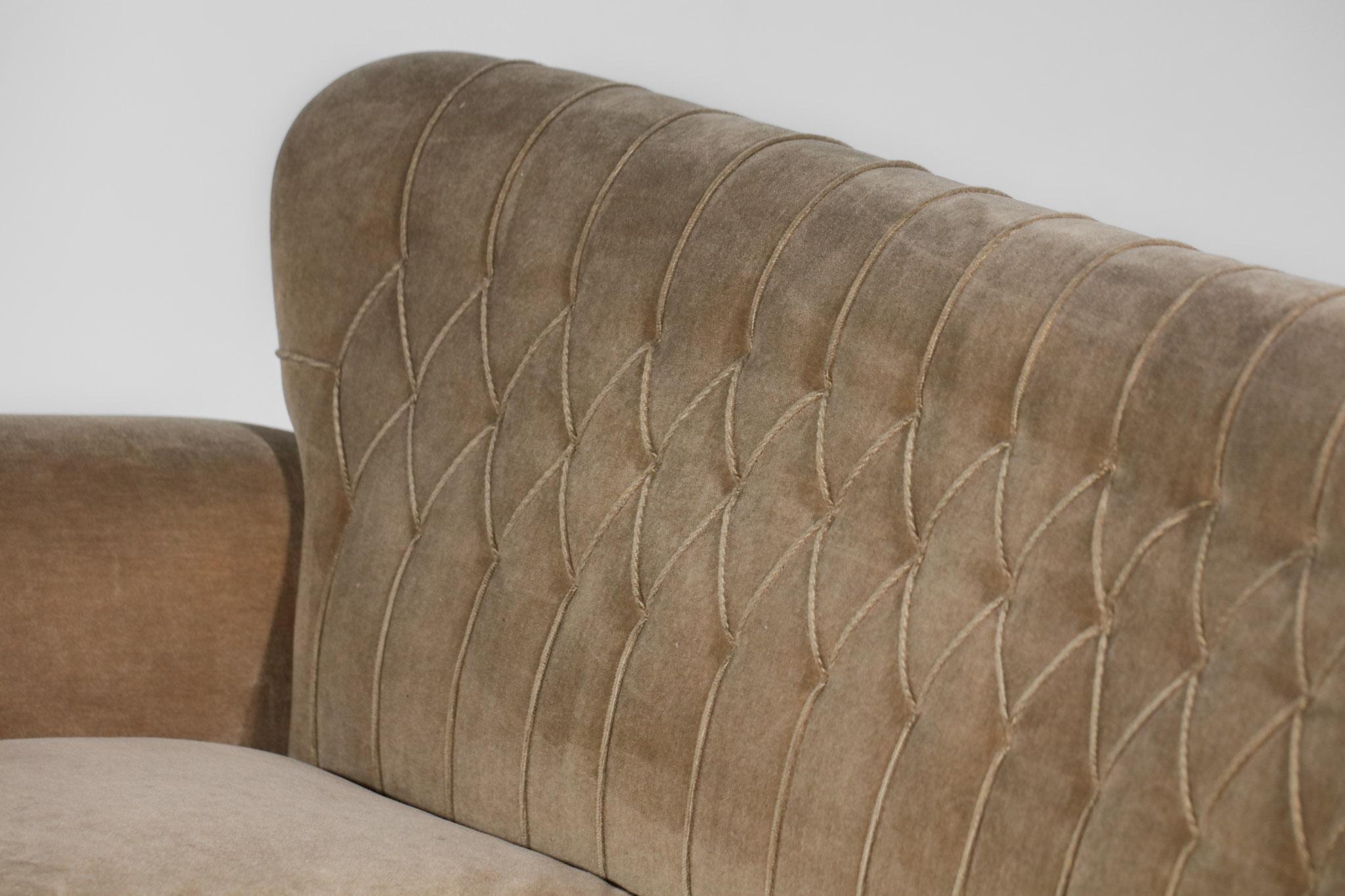 Italian Sofa in the style of Gio Ponti Design 7