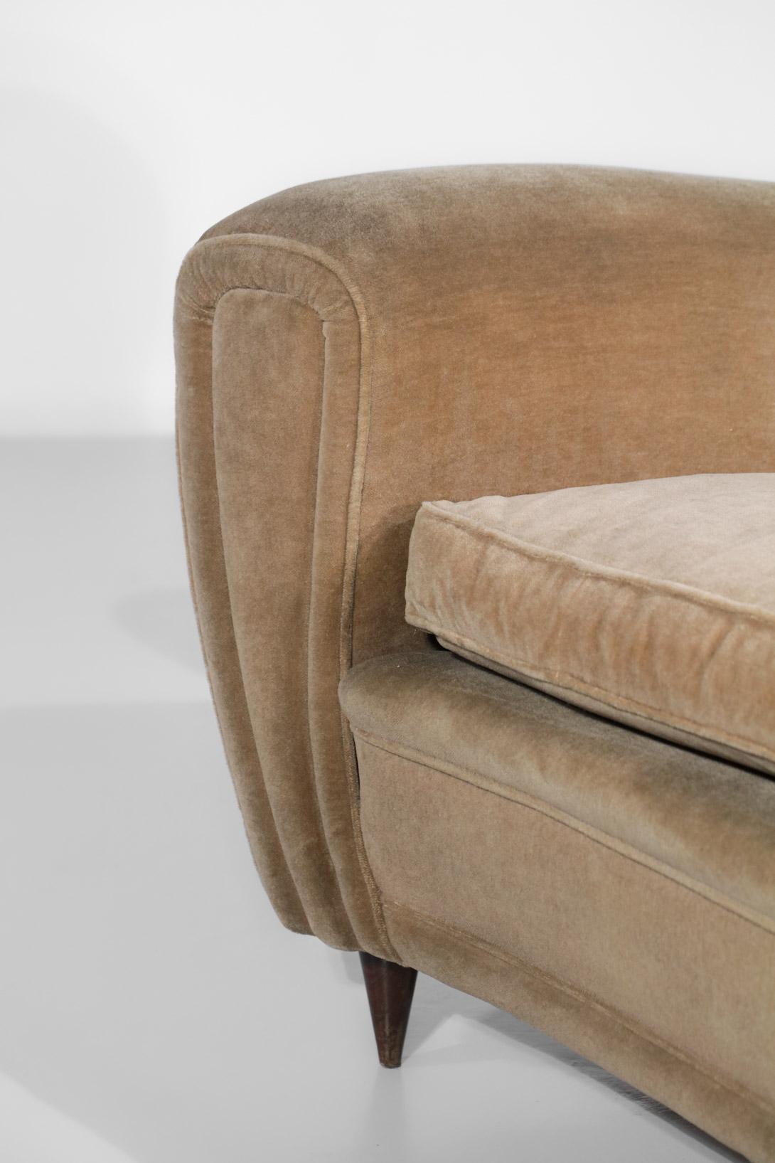 Italian Sofa in the style of Gio Ponti Design 8