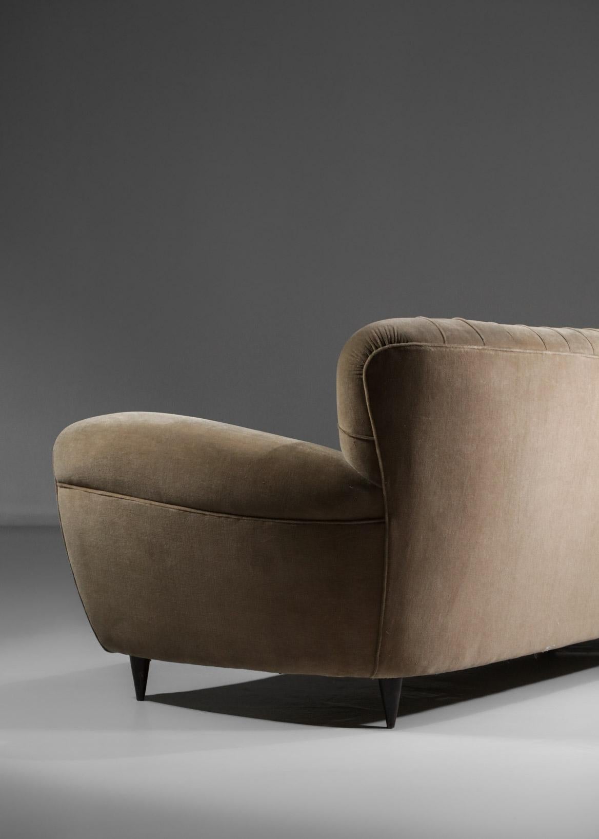 Mid-20th Century Italian Sofa in the style of Gio Ponti Design