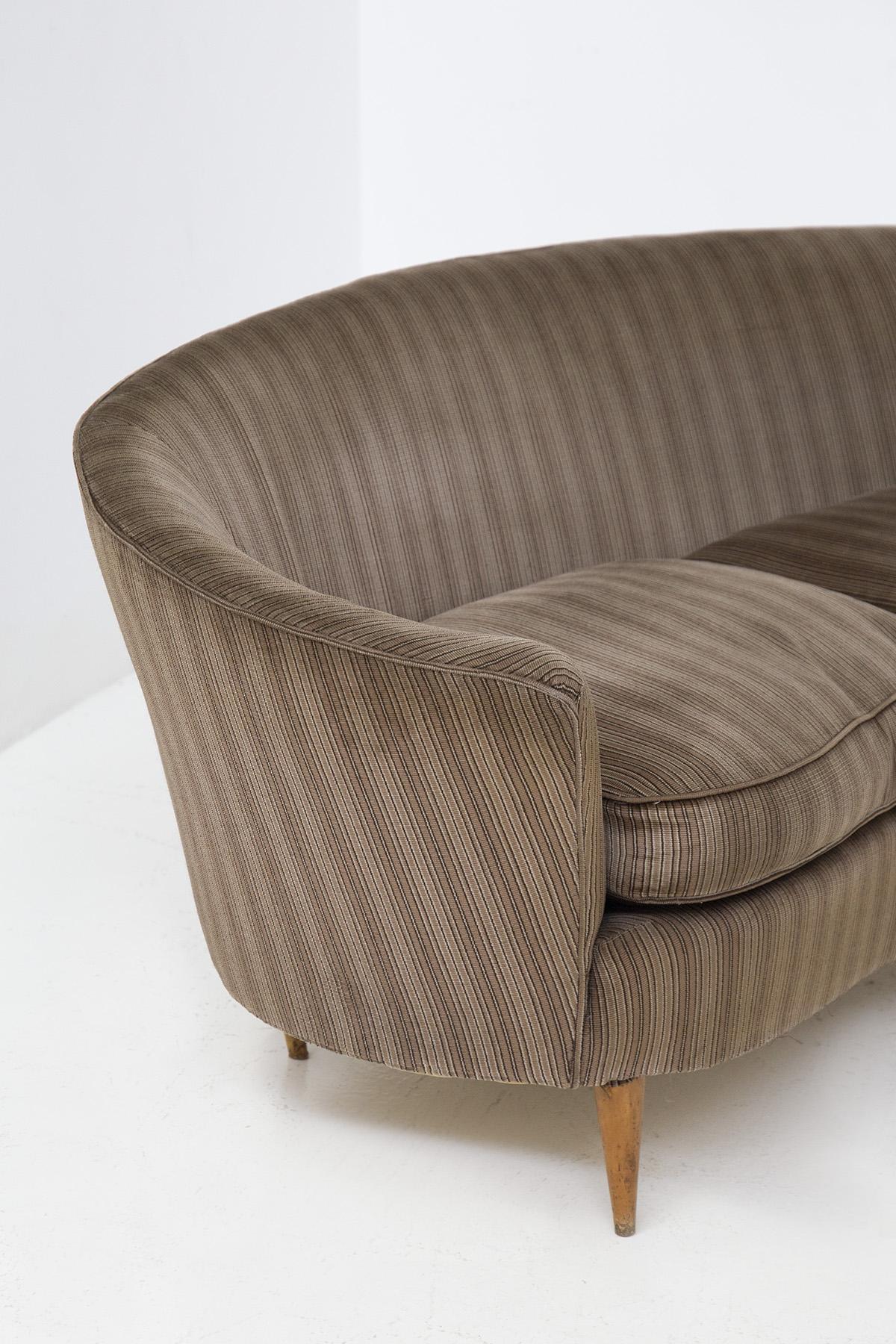 Italienisches italienisches Sofa, Ico Parisi zugeschrieben, mit Originalstoff (Mitte des 20. Jahrhunderts) im Angebot