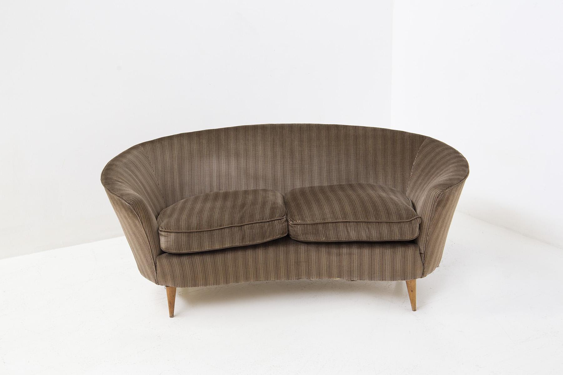 Italian Sofa attributed to Ico Parisi in original fabric For Sale 1
