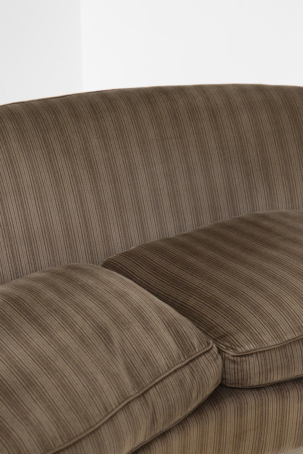 Italian Sofa attributed to Ico Parisi in original fabric For Sale 2